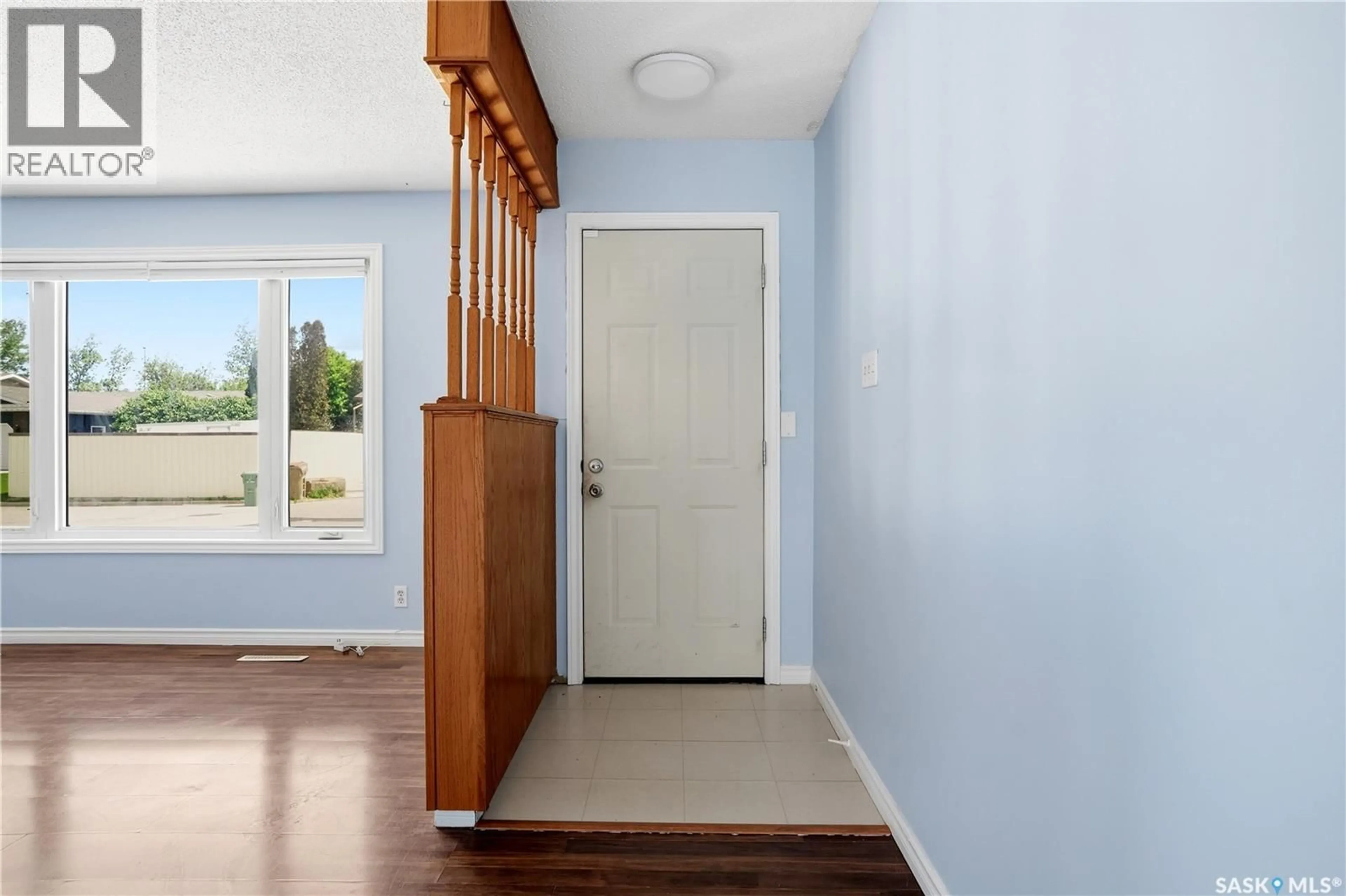 Indoor entryway for 412 MONTREAL STREET, Regina Saskatchewan S4R5C7