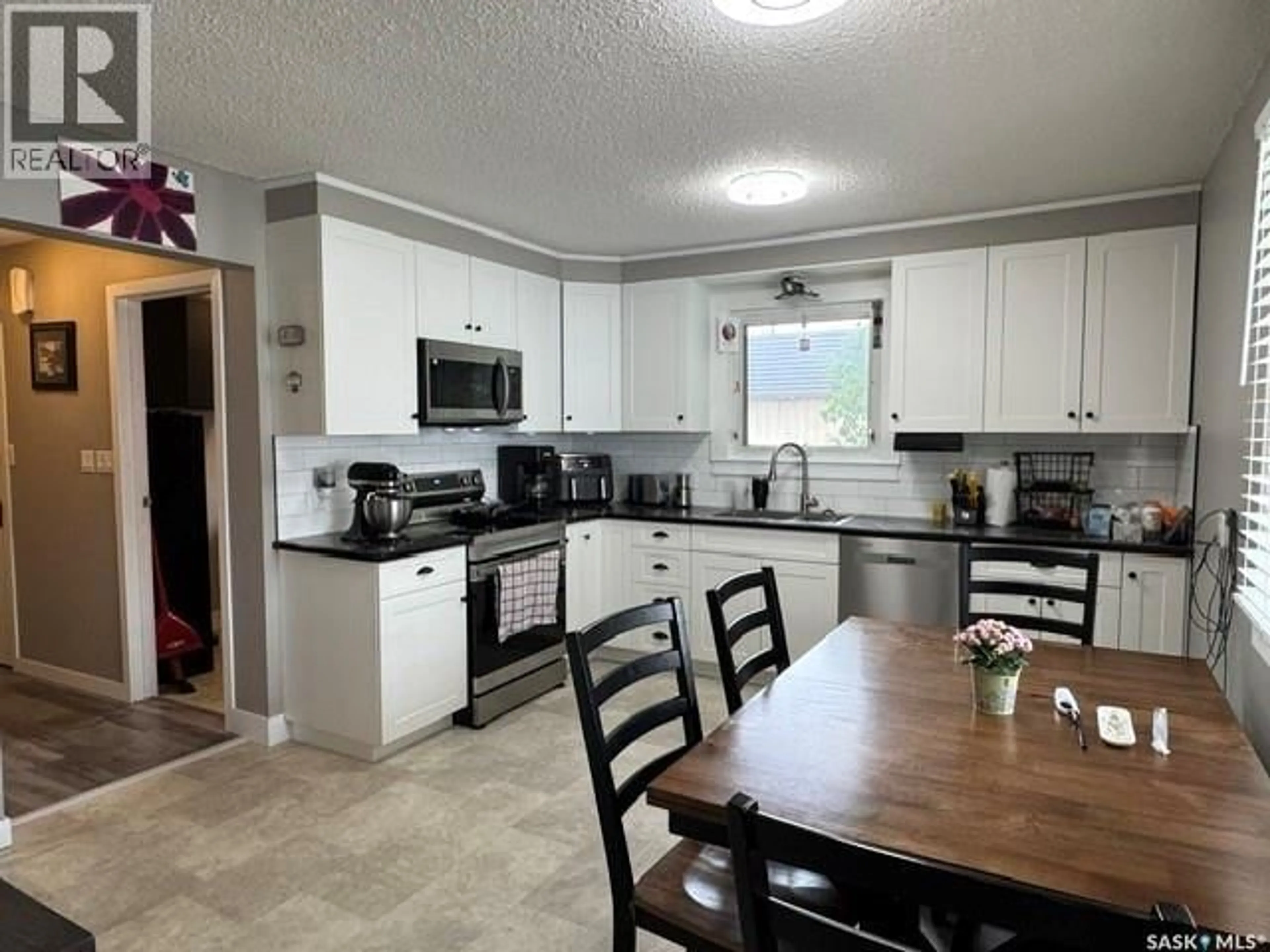 Open concept kitchen, ceramic/tile floor for 628 10TH STREET, Humboldt Saskatchewan S0K2A0