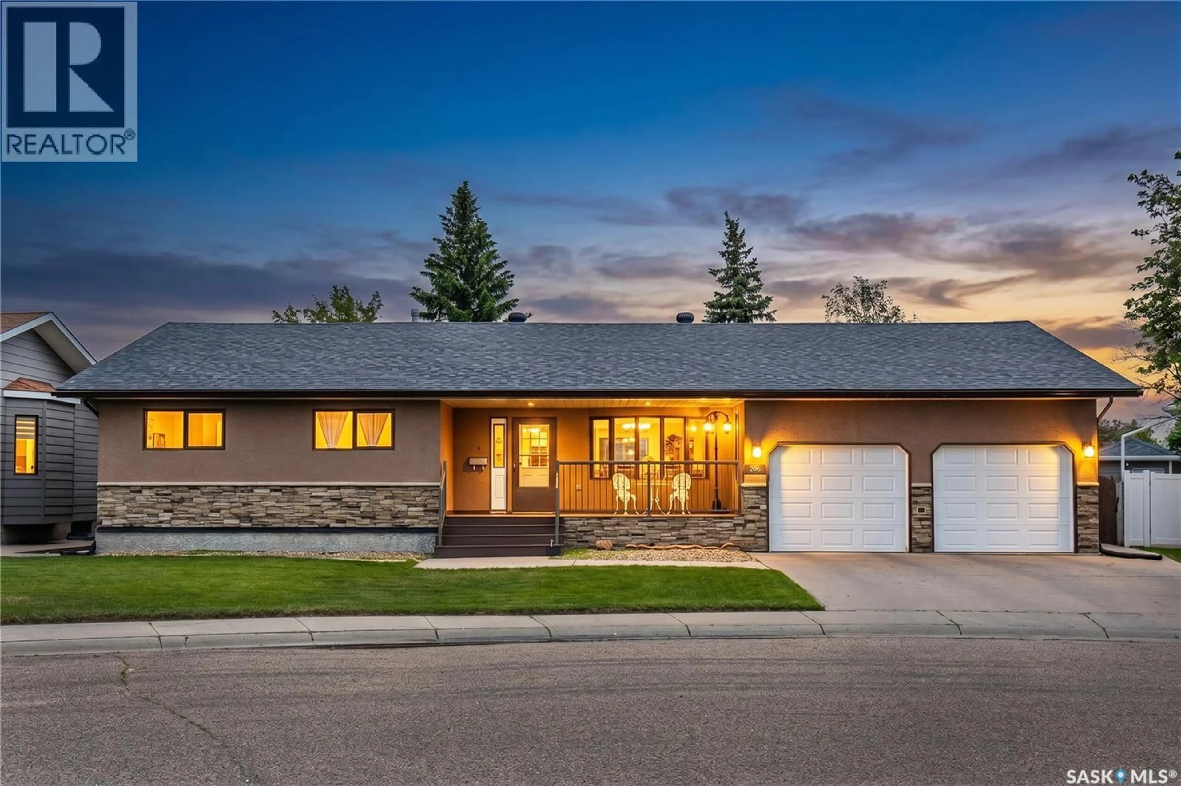 Home with brick exterior material, street for 21 THORN CRESCENT, Moose Jaw Saskatchewan S6J1J3