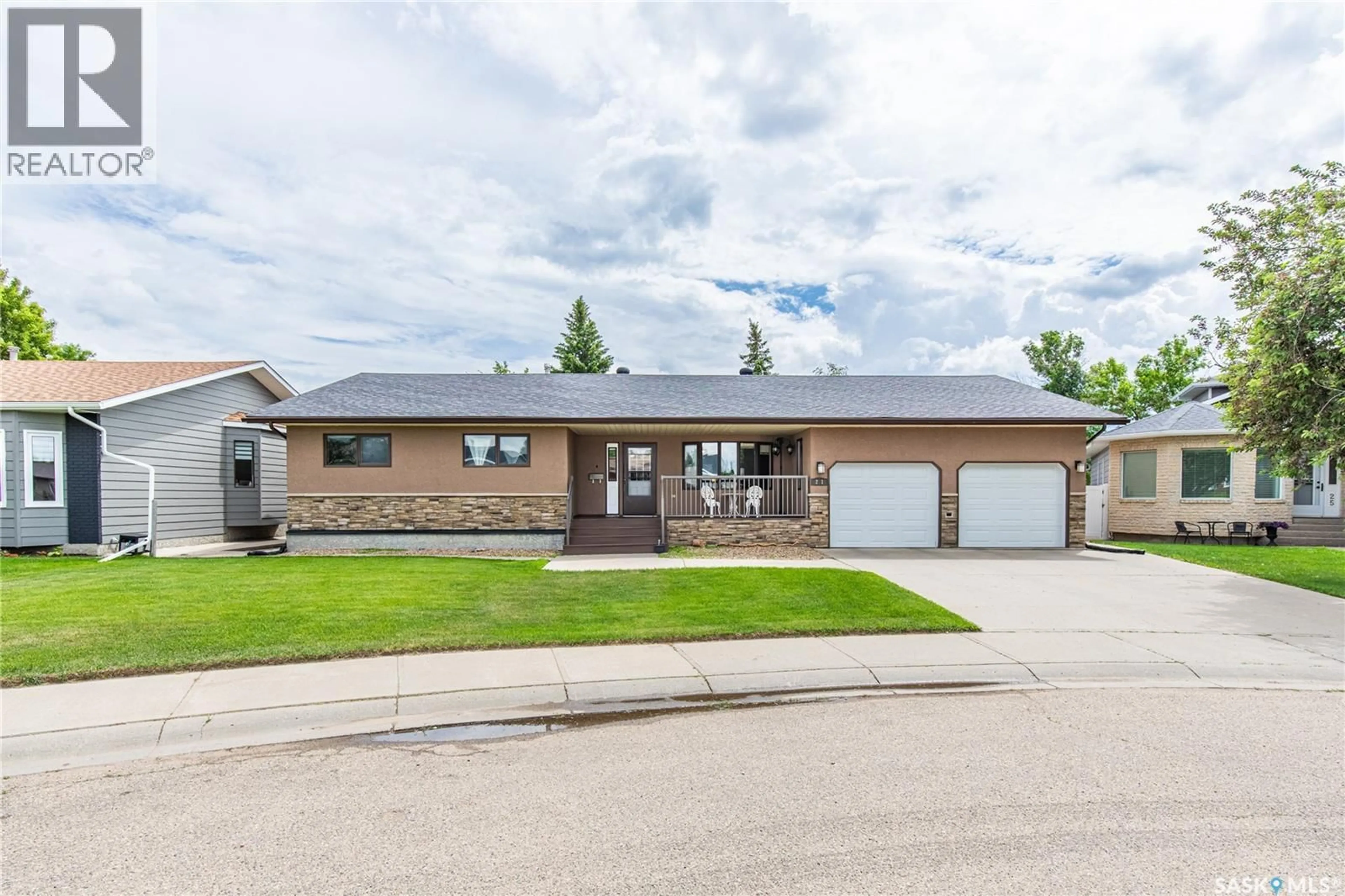 Home with brick exterior material, street for 21 THORN CRESCENT, Moose Jaw Saskatchewan S6J1J3
