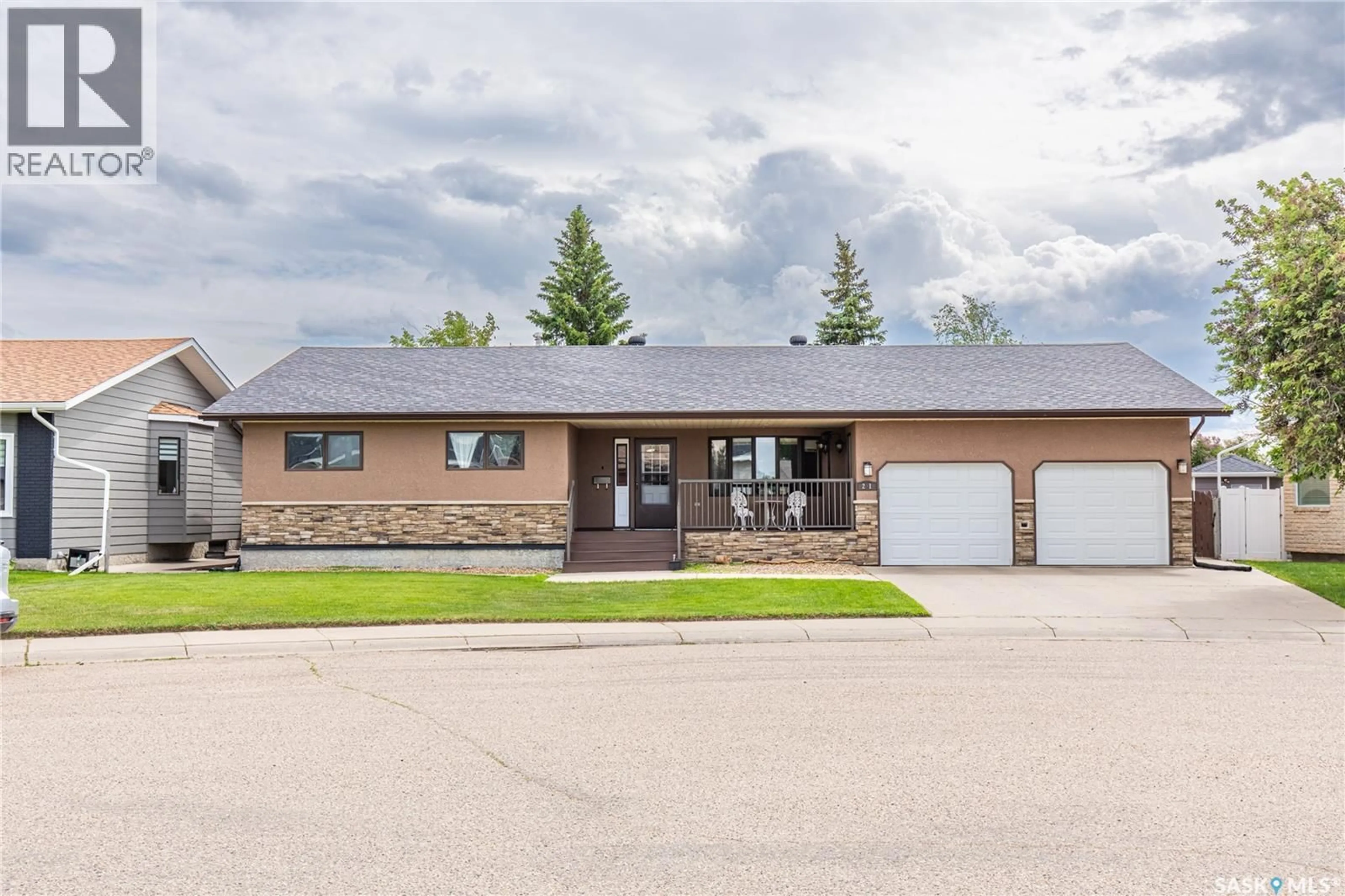 Home with brick exterior material, street for 21 THORN CRESCENT, Moose Jaw Saskatchewan S6J1J3