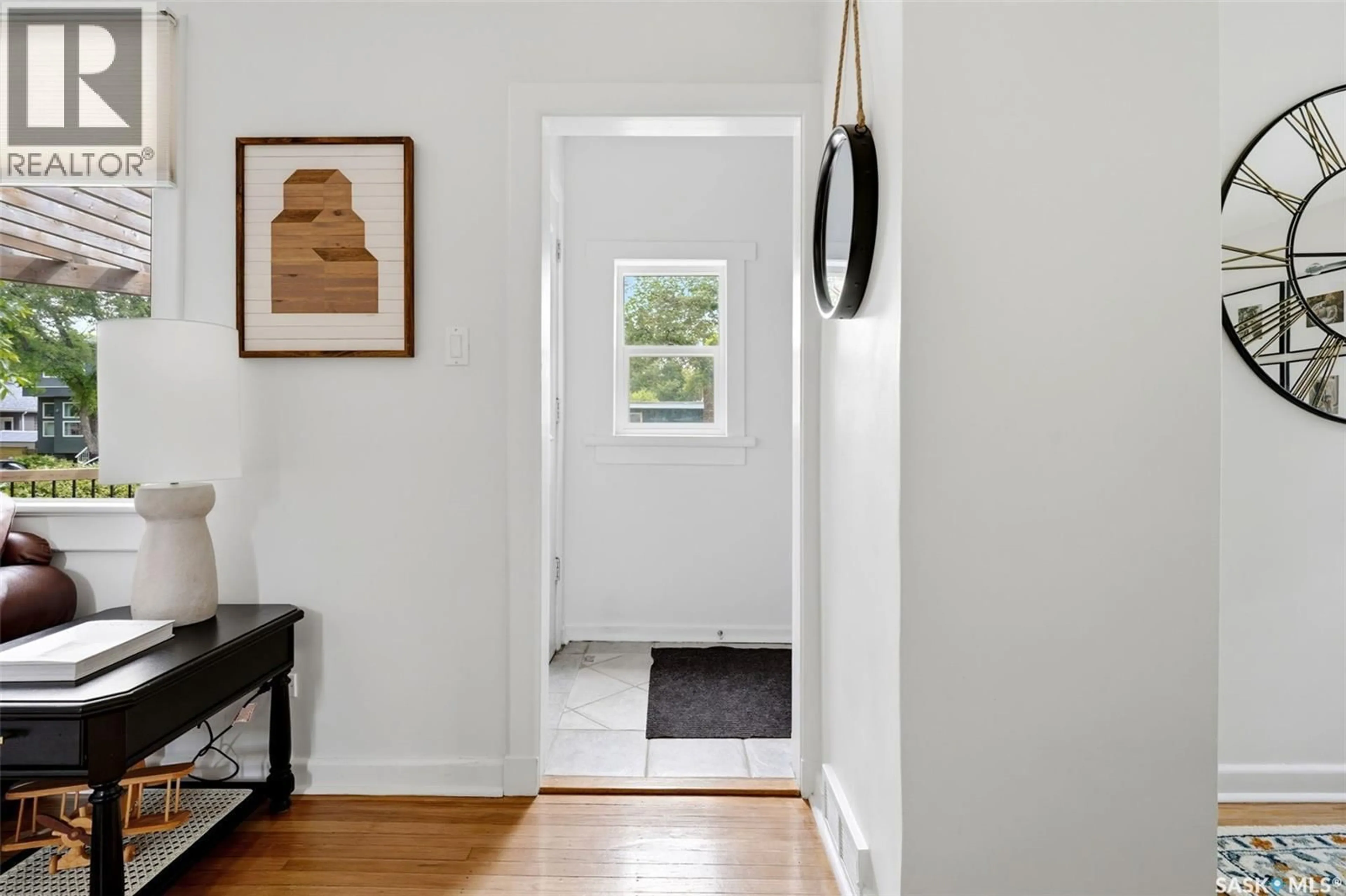 Indoor entryway for 2876 CAMERON STREET, Regina Saskatchewan S4S1W3