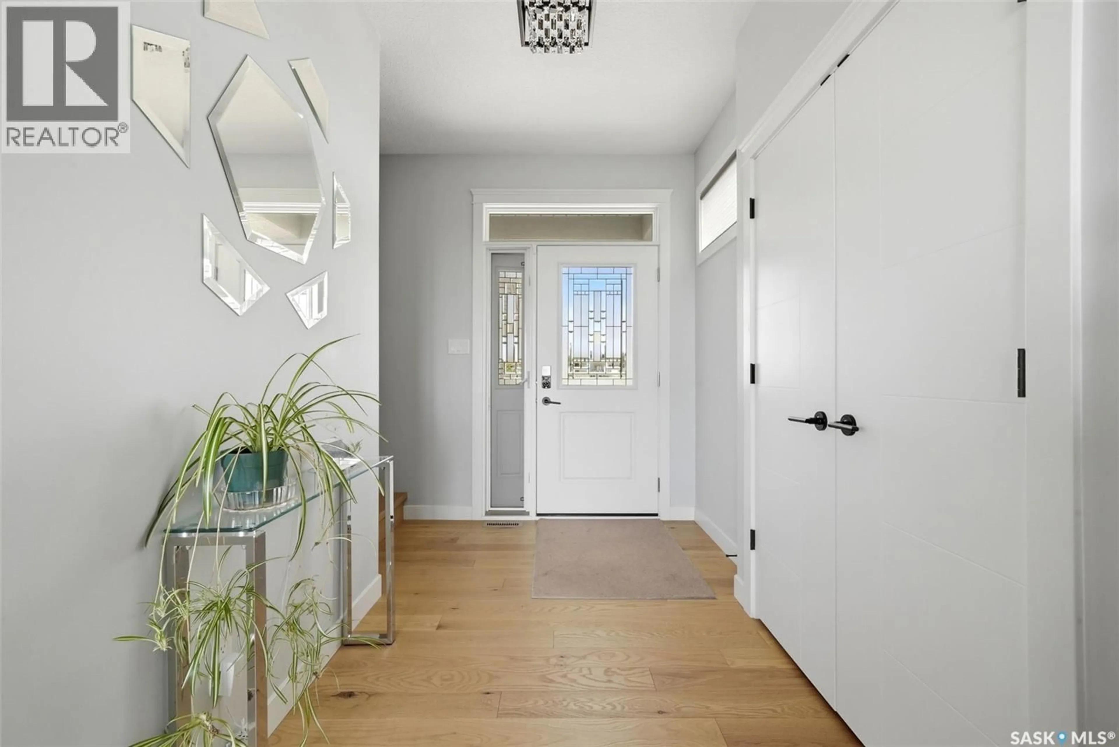 Indoor entryway for 408 HILLSIDE DRIVE, Pilot Butte Saskatchewan S0G3Z0