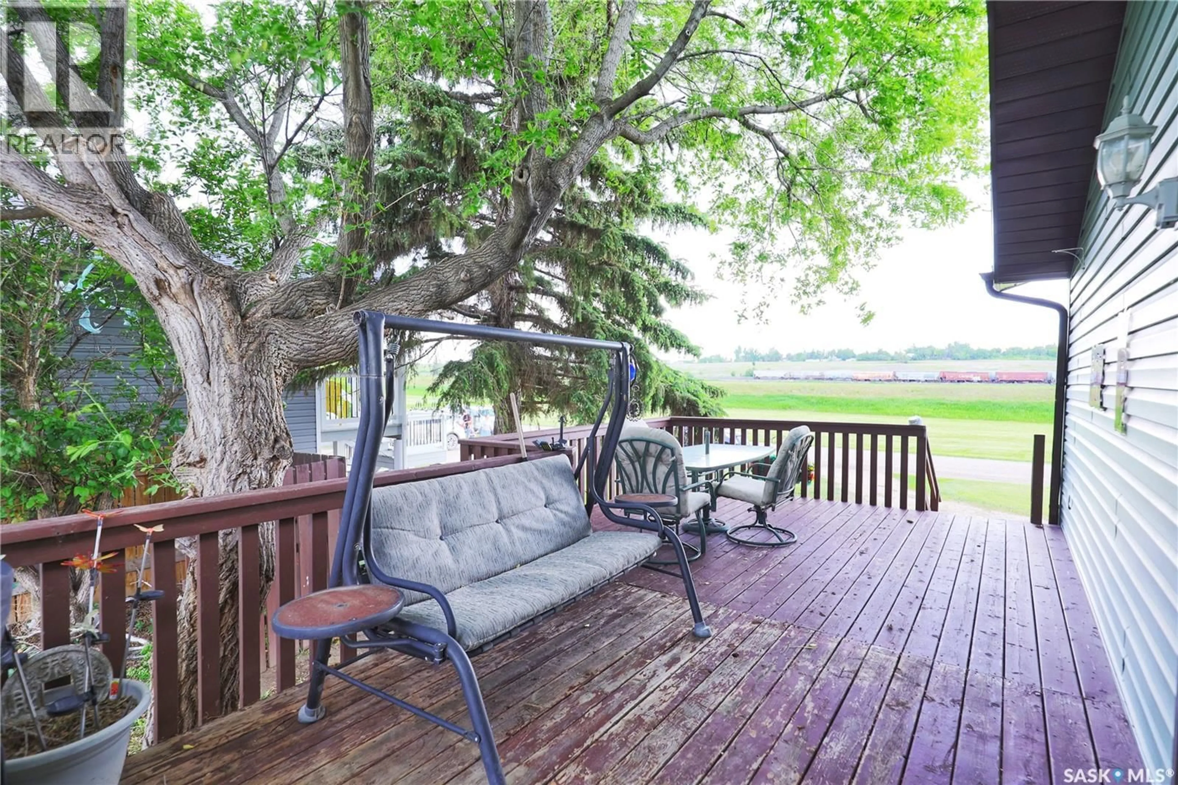 Patio, water/lake/river/ocean view for 1037 OXFORD STREET, Moose Jaw Saskatchewan S6H7L4