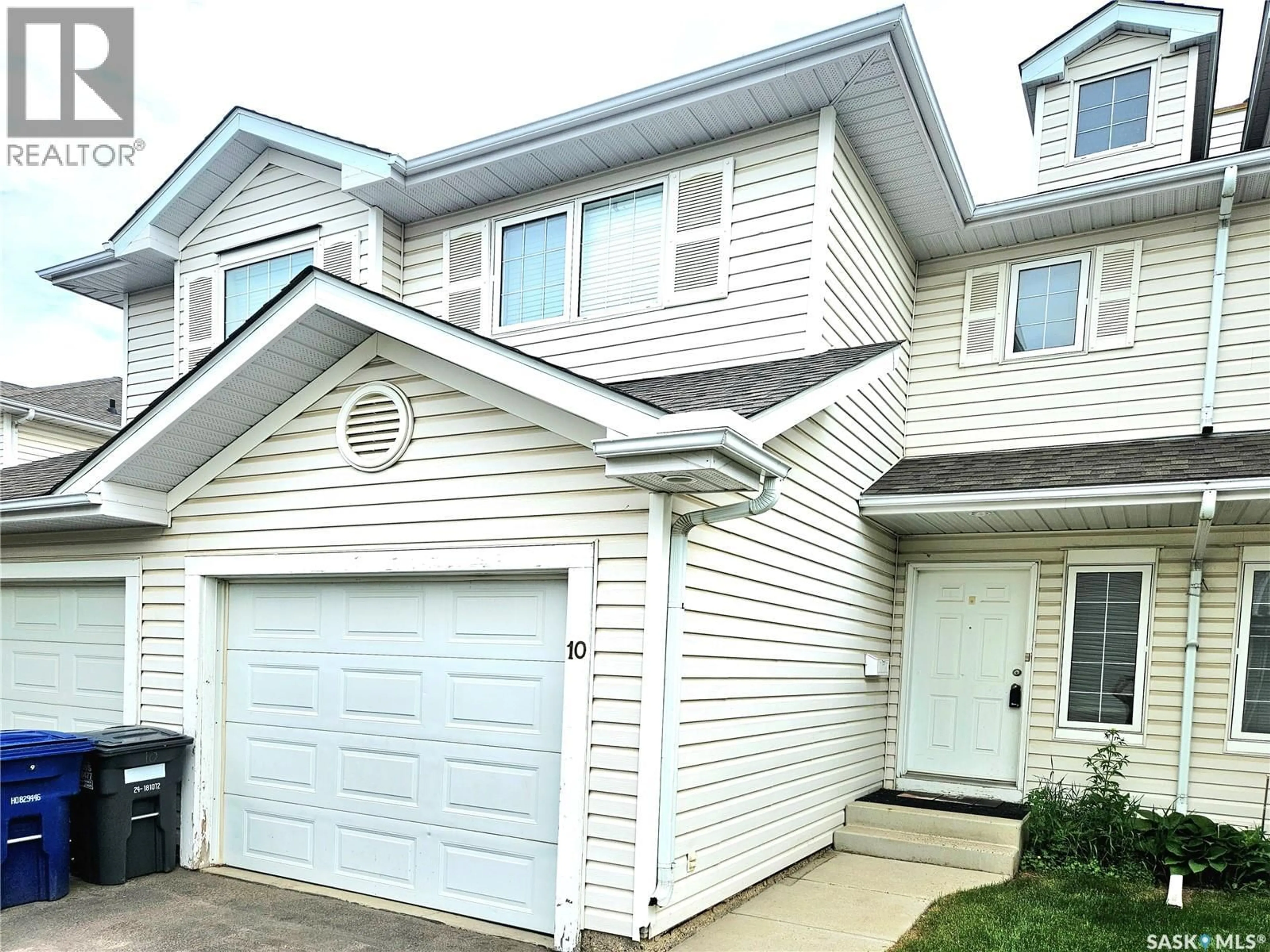 Home with vinyl exterior material, street for 10 410 KEEVIL CRESCENT, Saskatoon Saskatchewan S7N4R6