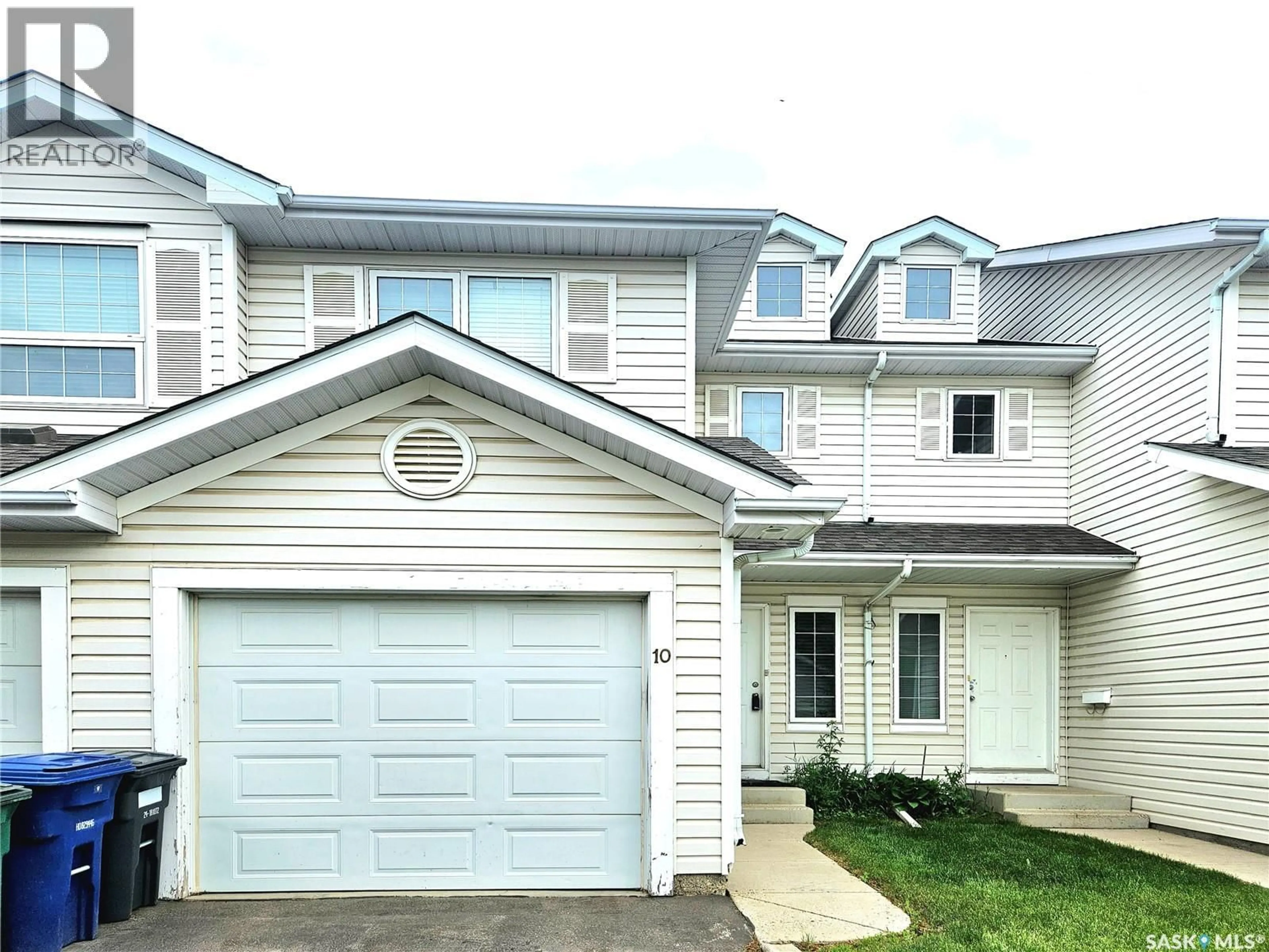 Home with vinyl exterior material, street for 10 410 KEEVIL CRESCENT, Saskatoon Saskatchewan S7N4R6