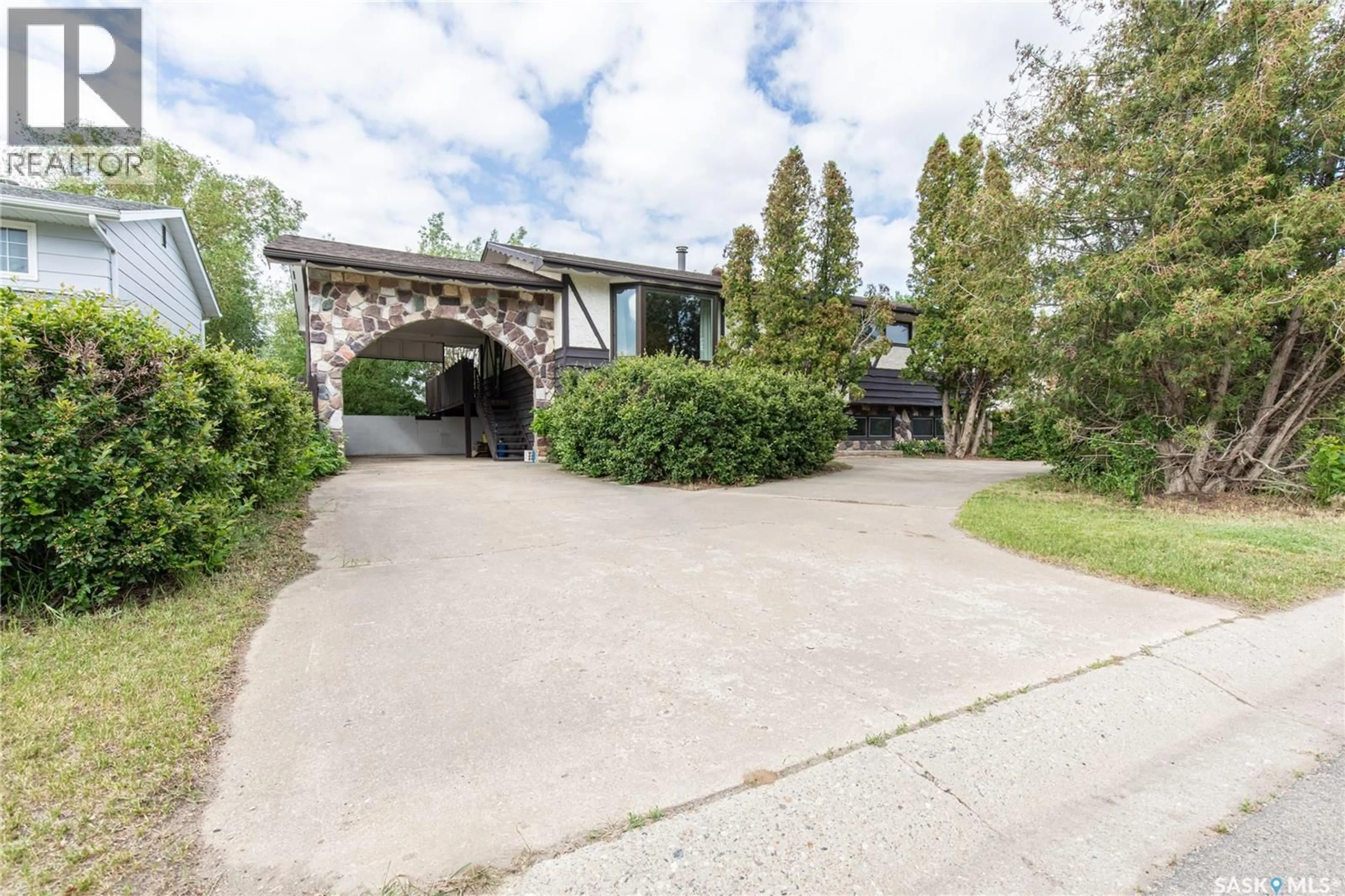 A pic from outside/outdoor area/front of a property/back of a property/a pic from drone, street for 1426 SPADINA STREET, Moose Jaw Saskatchewan S6H7C9