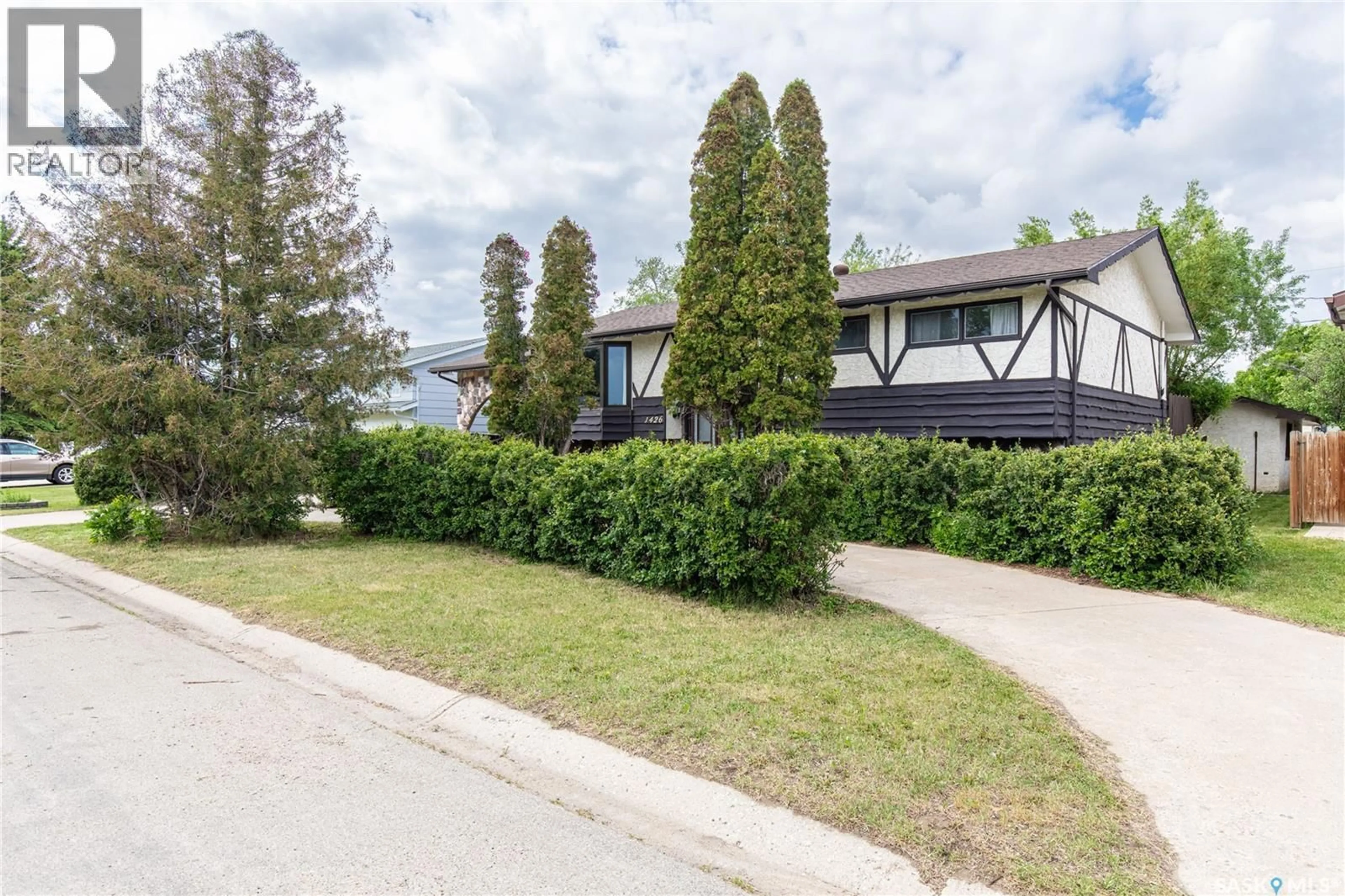 A pic from outside/outdoor area/front of a property/back of a property/a pic from drone, street for 1426 SPADINA STREET, Moose Jaw Saskatchewan S6H7C9
