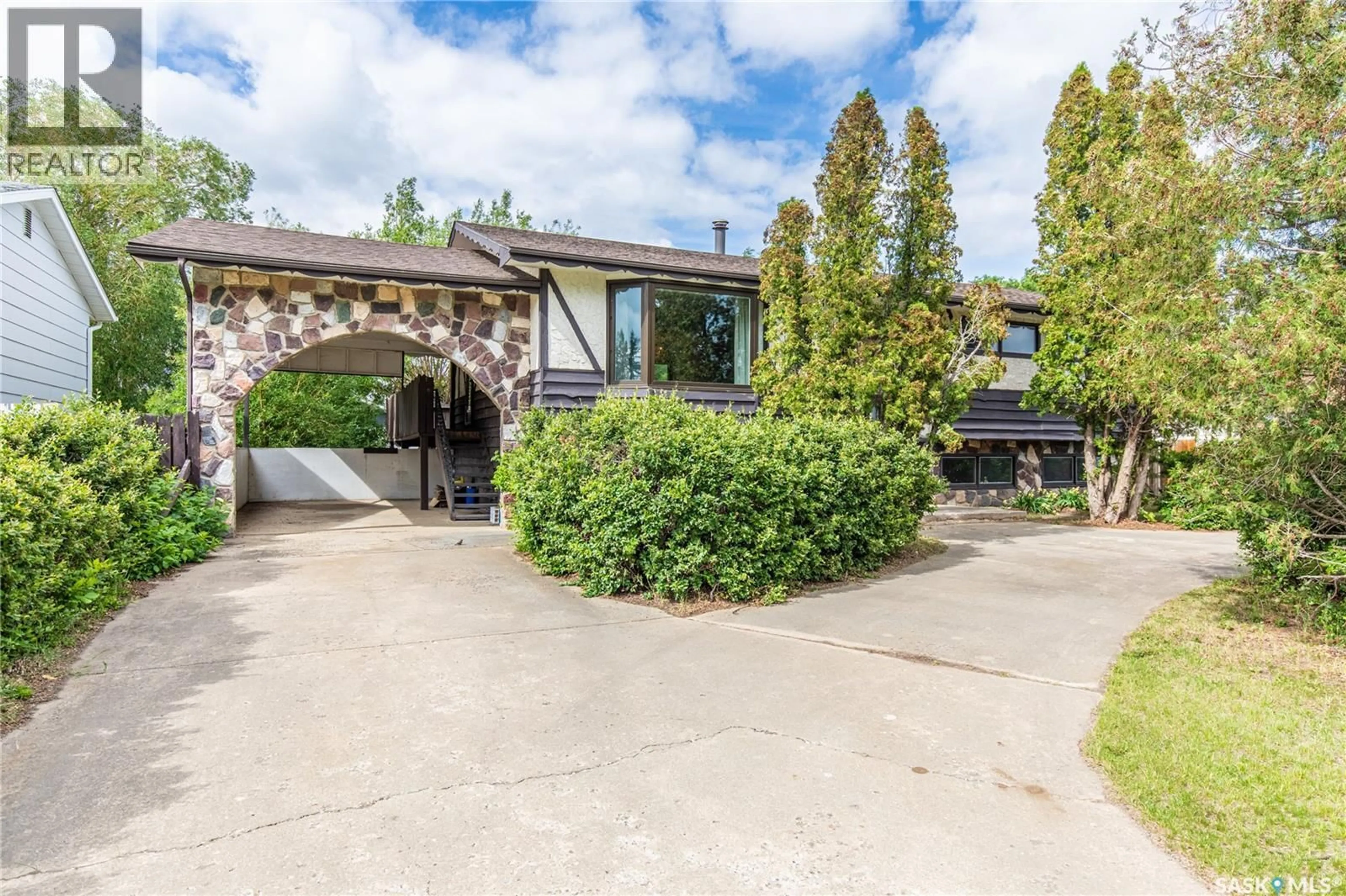 A pic from outside/outdoor area/front of a property/back of a property/a pic from drone, street for 1426 SPADINA STREET, Moose Jaw Saskatchewan S6H7C9
