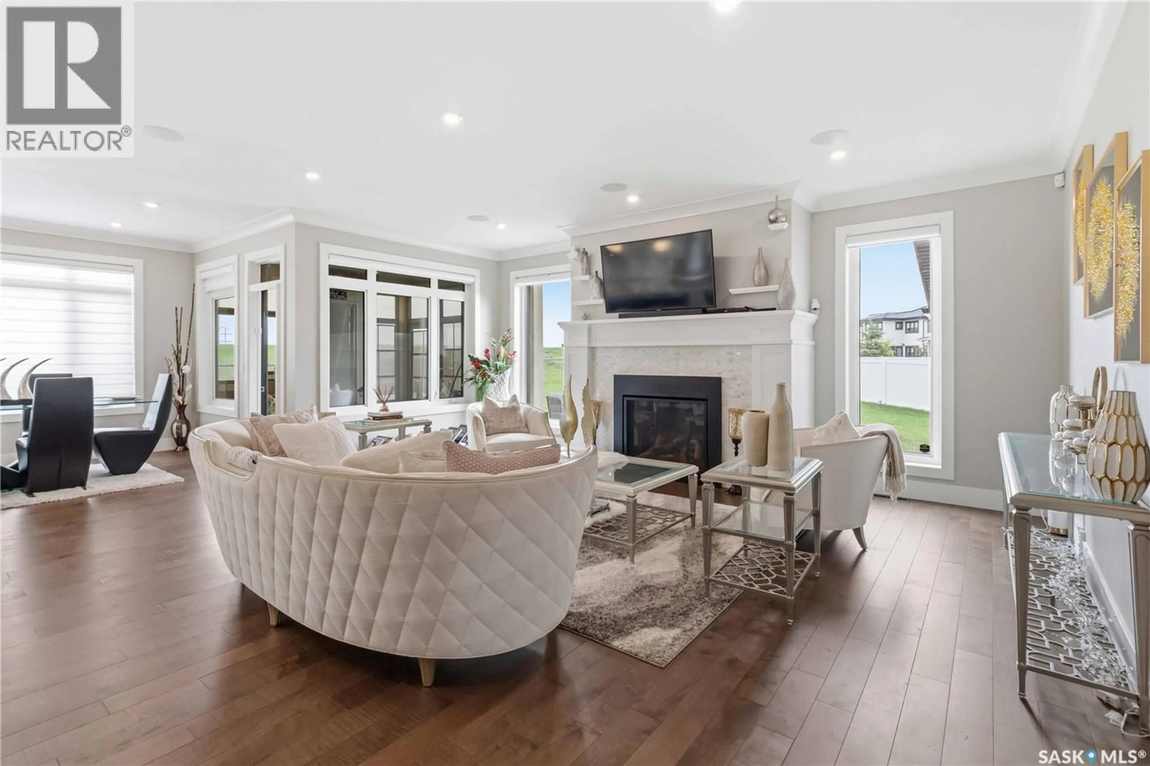Living room with furniture, unknown for 467 MAHABIR CRESCENT, Saskatoon Saskatchewan S7W0J7
