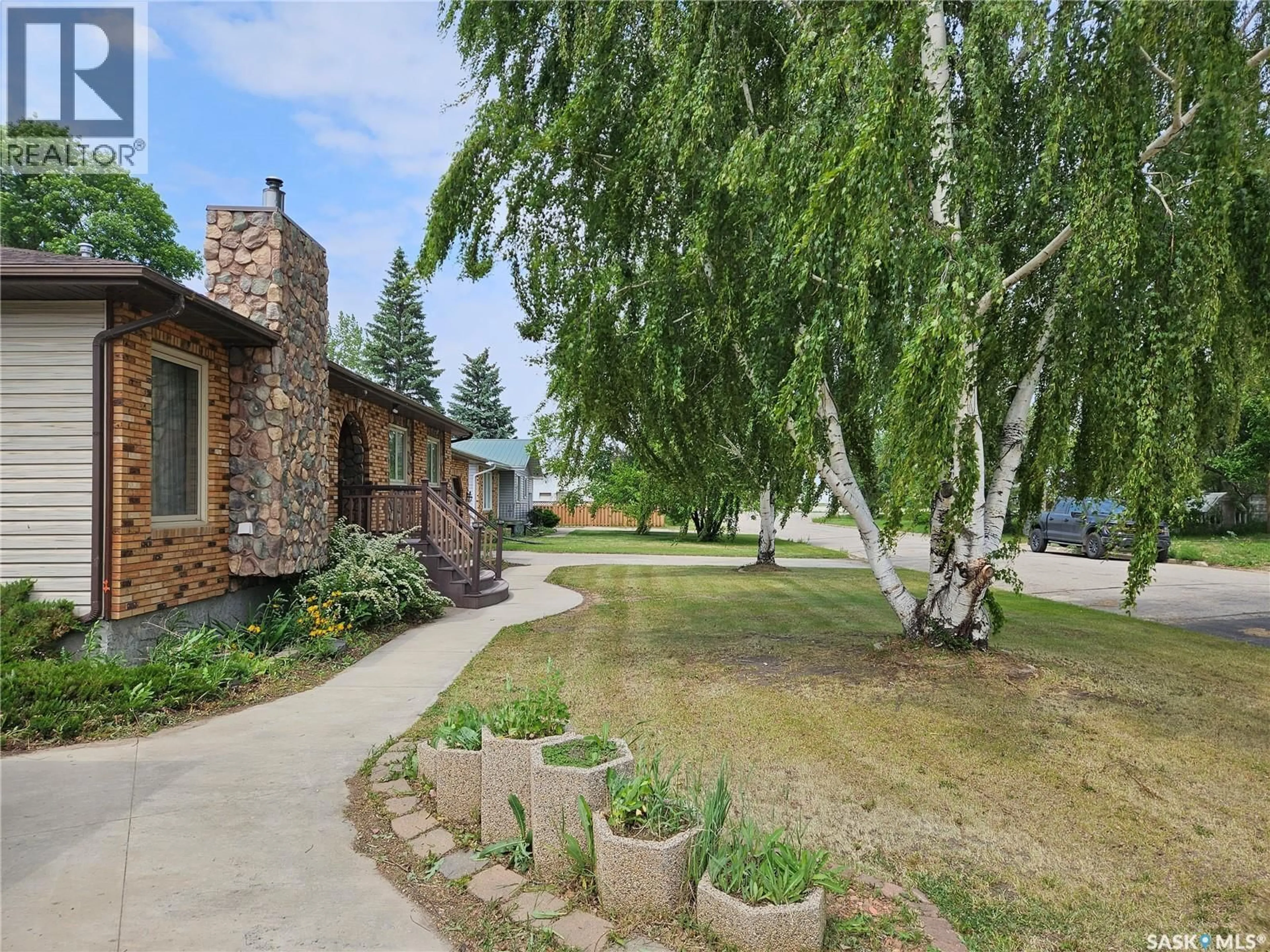 Patio, street for 206 1ST STREET, Alida Saskatchewan S0C0B0