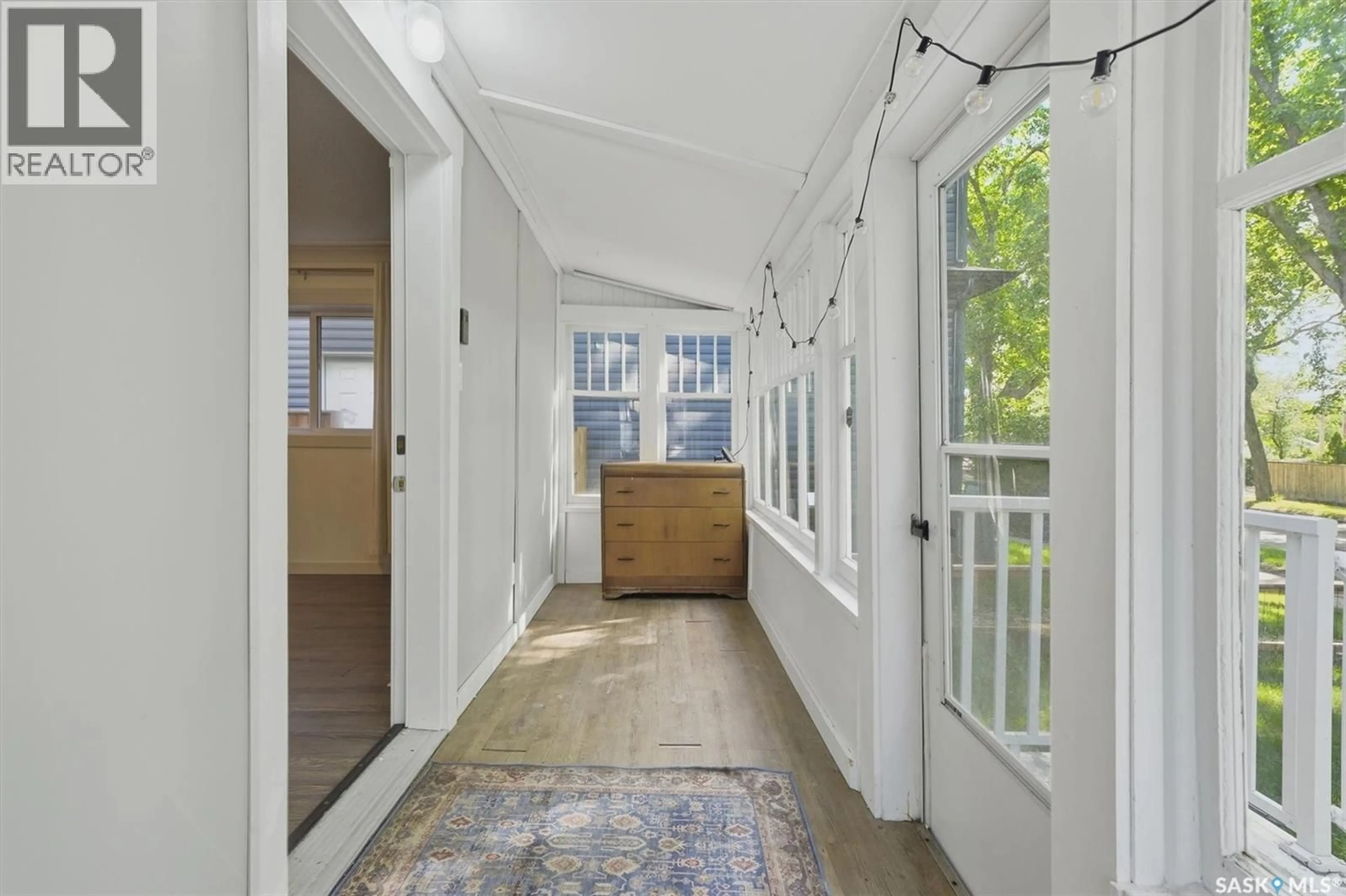 Indoor entryway for 720 WALMER ROAD, Saskatoon Saskatchewan S7L0E4