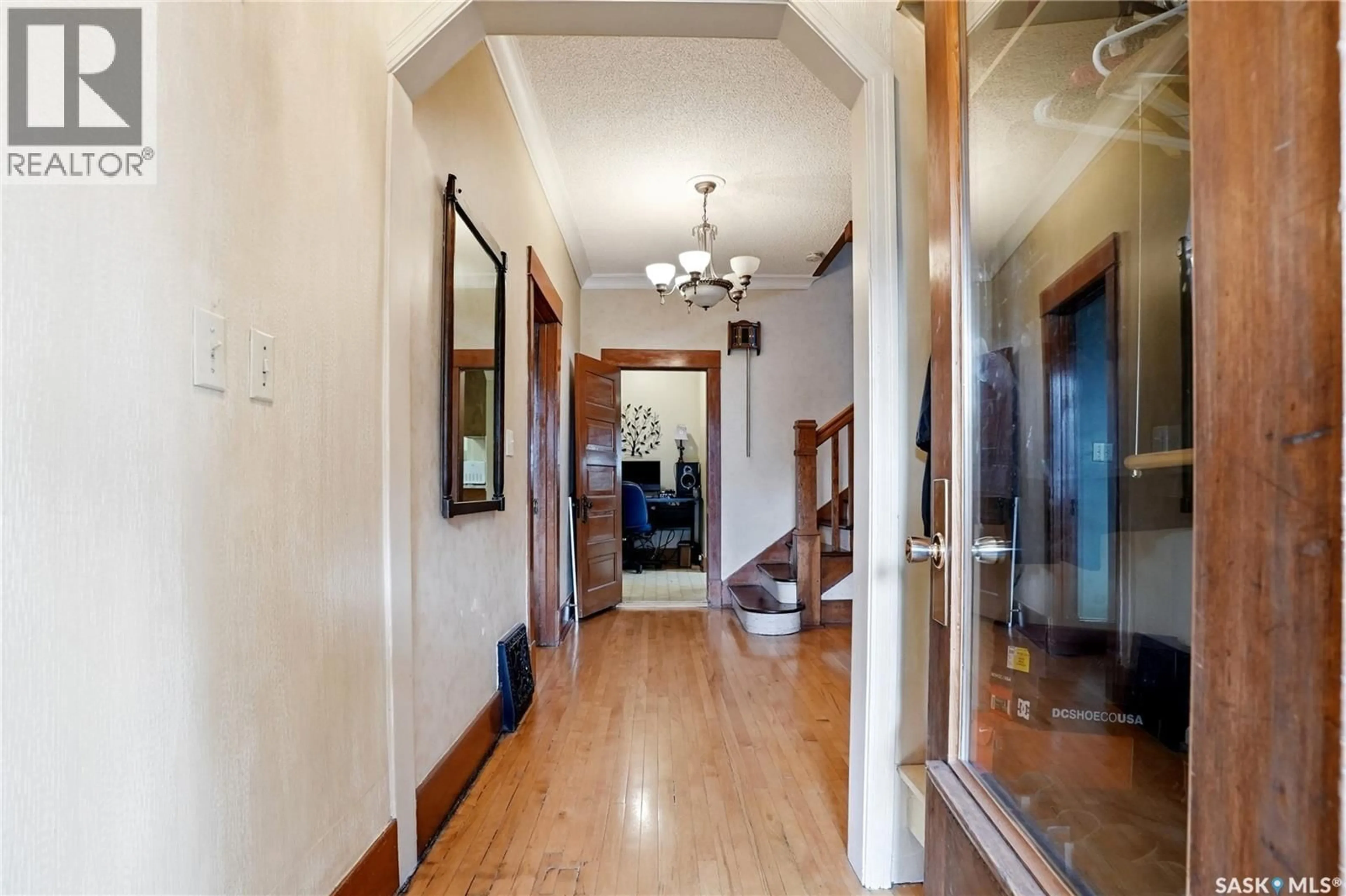 Indoor foyer for 332 I AVENUE, Saskatoon Saskatchewan S7M1Y2