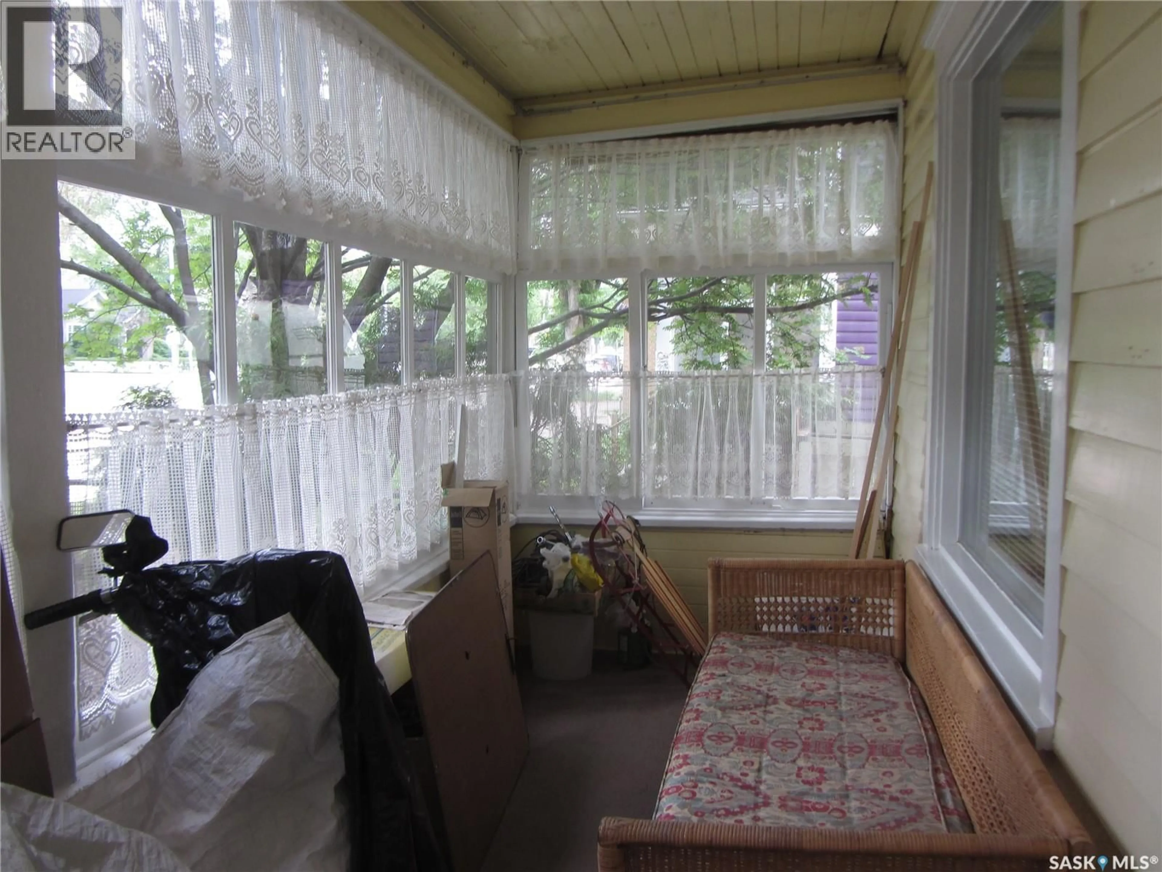 A pic of a room for 914 VICTORIA AVENUE, Saskatoon Saskatchewan S7N2Z6