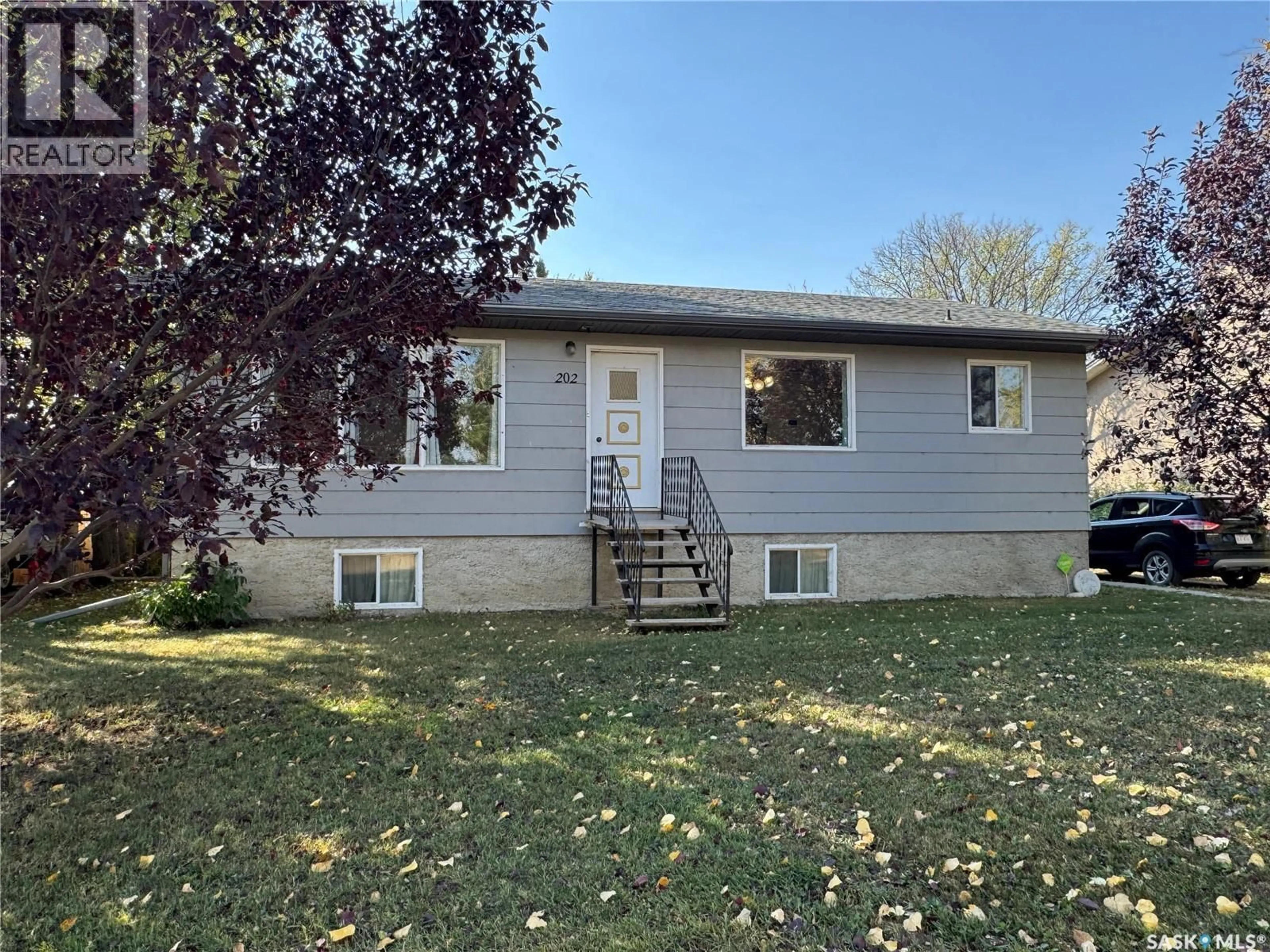 Home with vinyl exterior material, street for 202 4TH AVENUE, Landis Saskatchewan S0K2K0