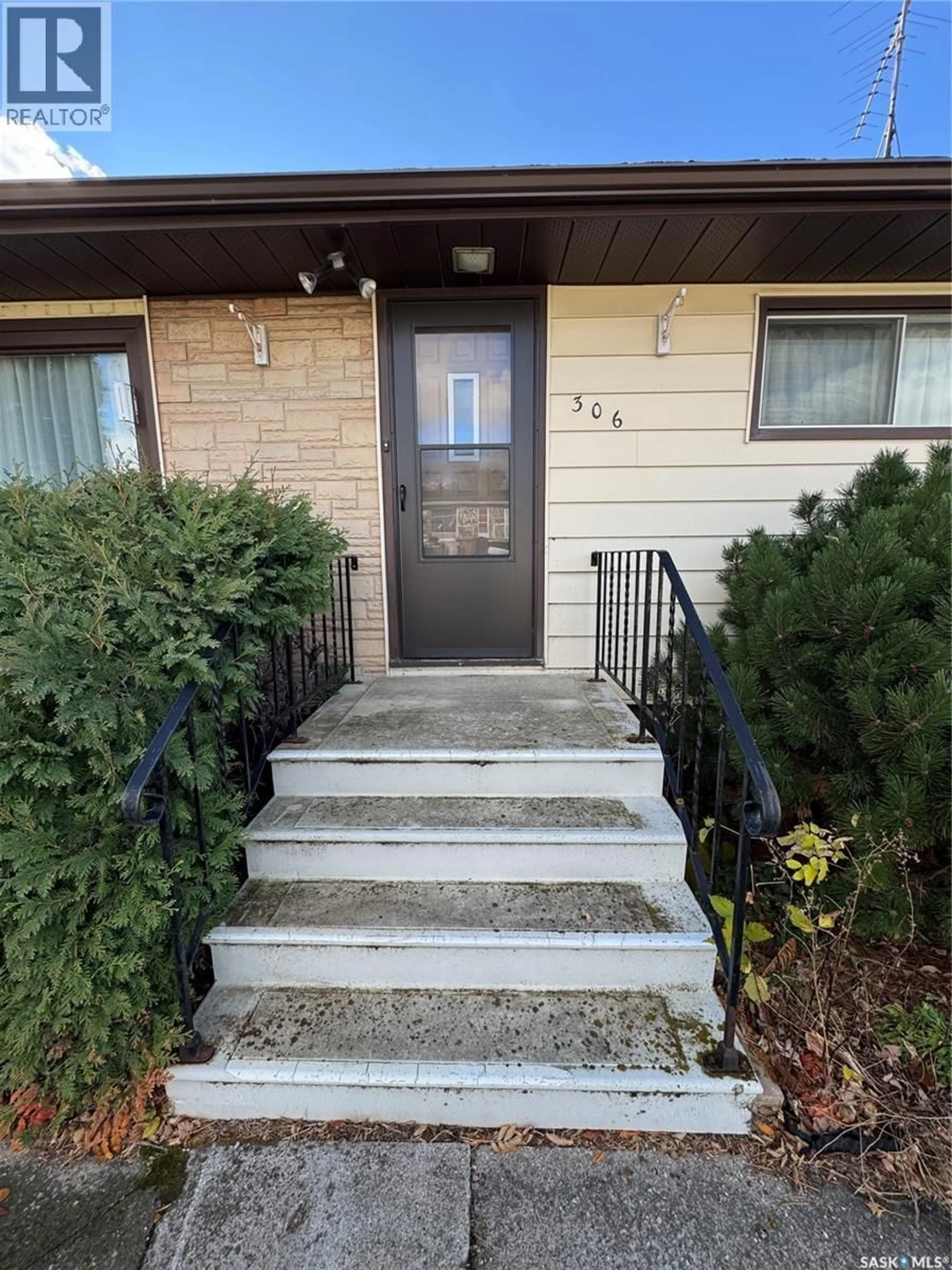 Indoor entryway for 306 6TH AVENUE, Biggar Saskatchewan S0K0M0