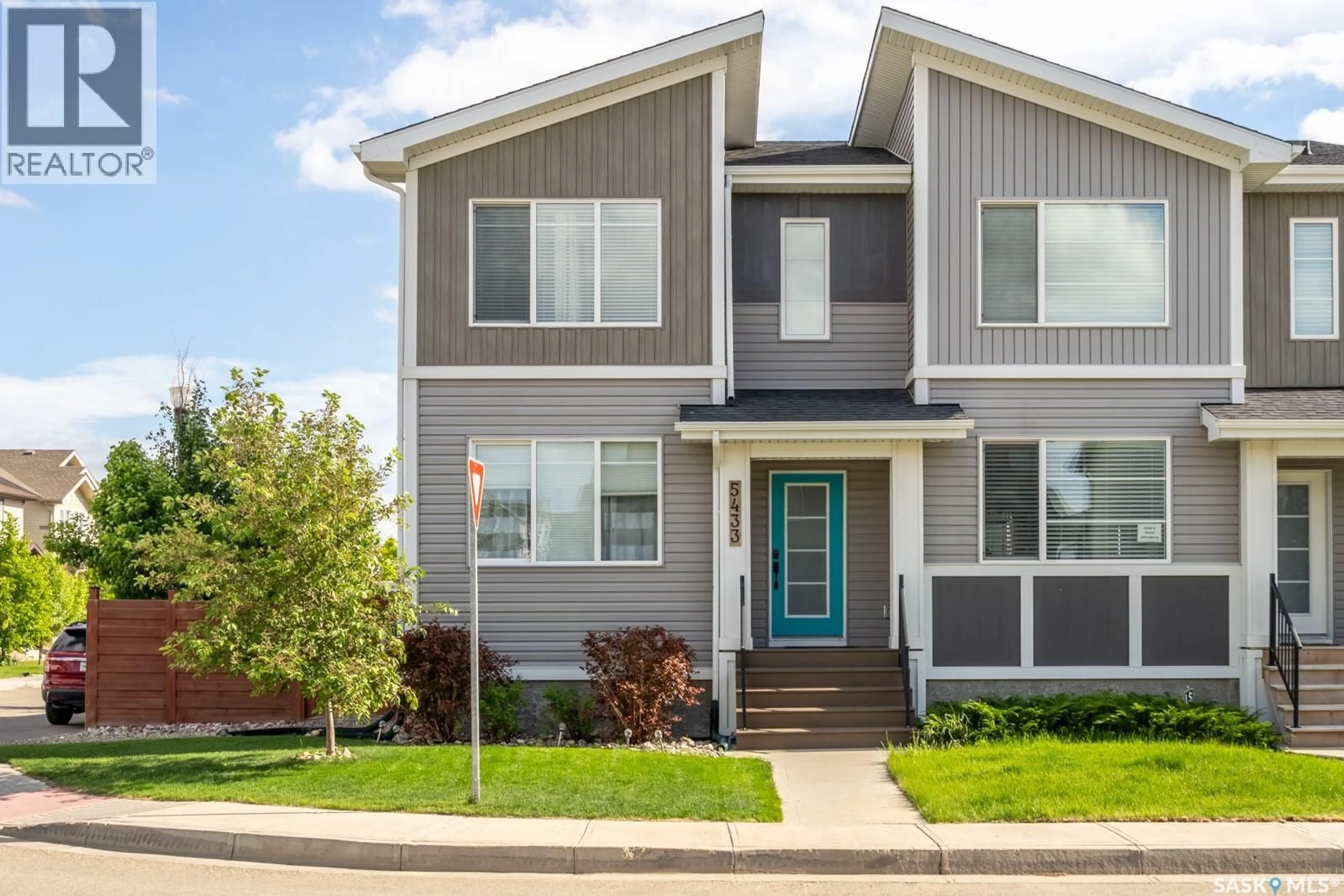 Home with vinyl exterior material, street for E - 5433 GREEN SILVERBERRY DRIVE, Regina Saskatchewan S4V3M5