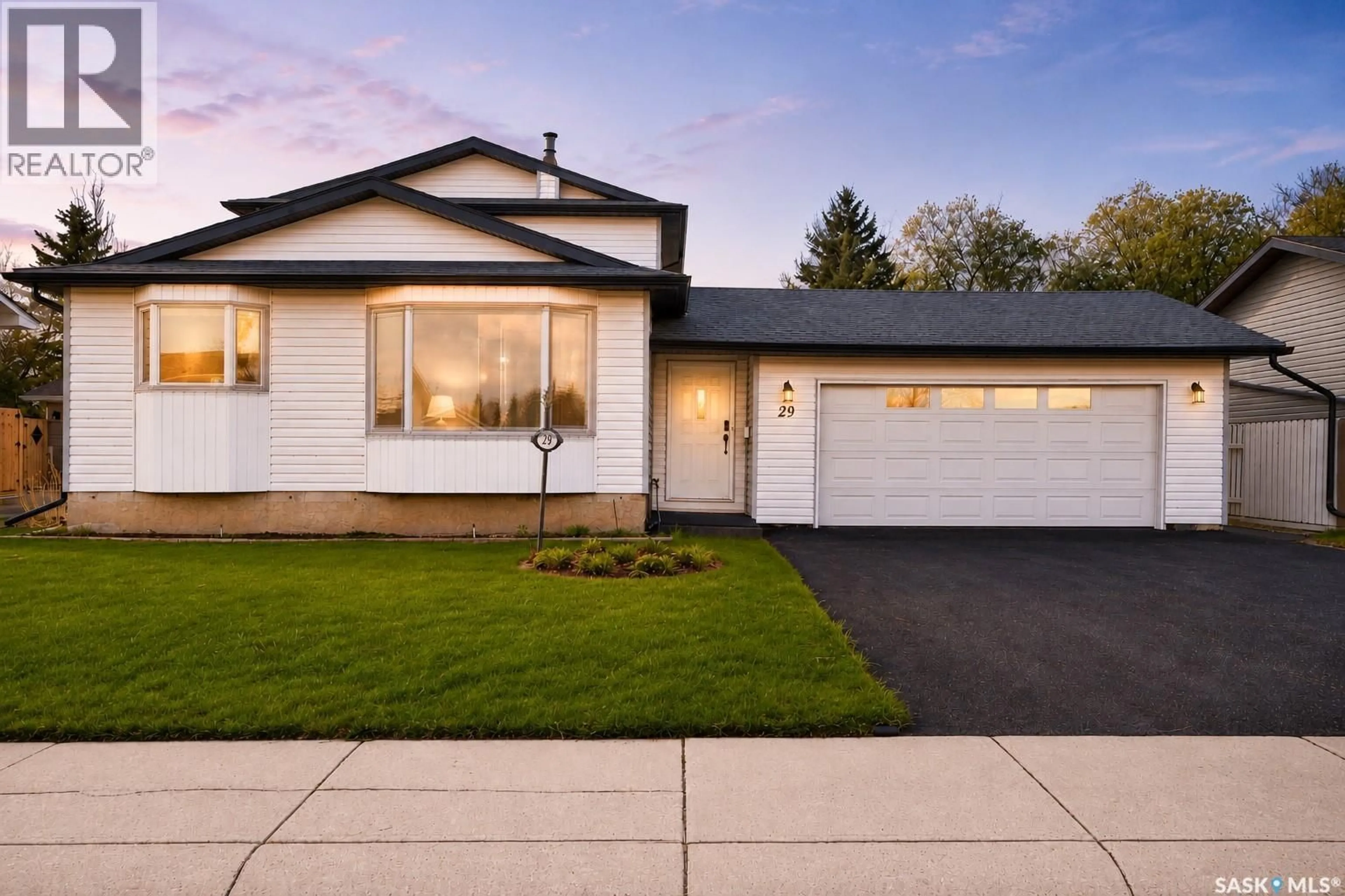 Home with vinyl exterior material, street for 29 EDELWEISS CRESCENT, Moose Jaw Saskatchewan S6J1E4