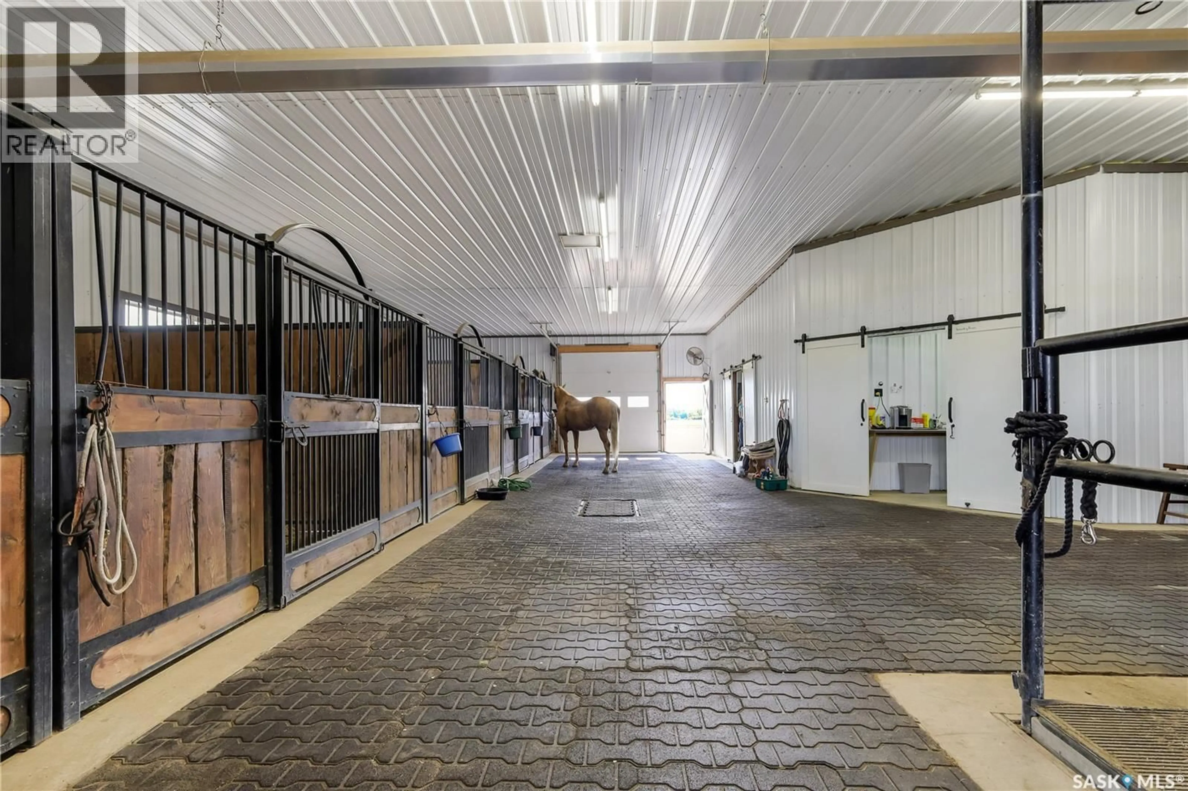 Indoor foyer for 20 VANSCOY RD, Vanscoy Rm No. 345 Saskatchewan S7K3J6