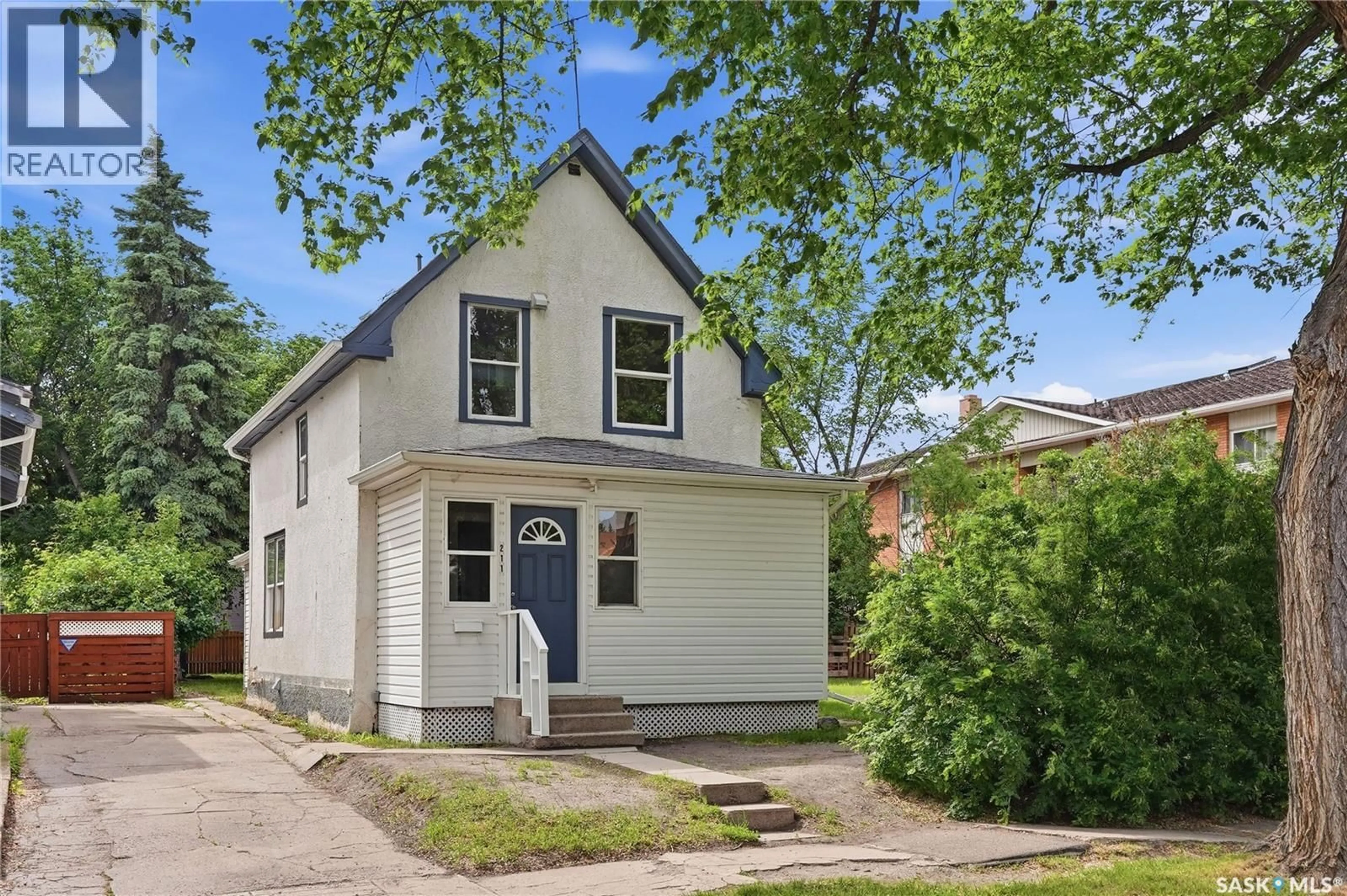Home with vinyl exterior material, street for 211 N AVENUE S, Saskatoon Saskatchewan S7M2N1