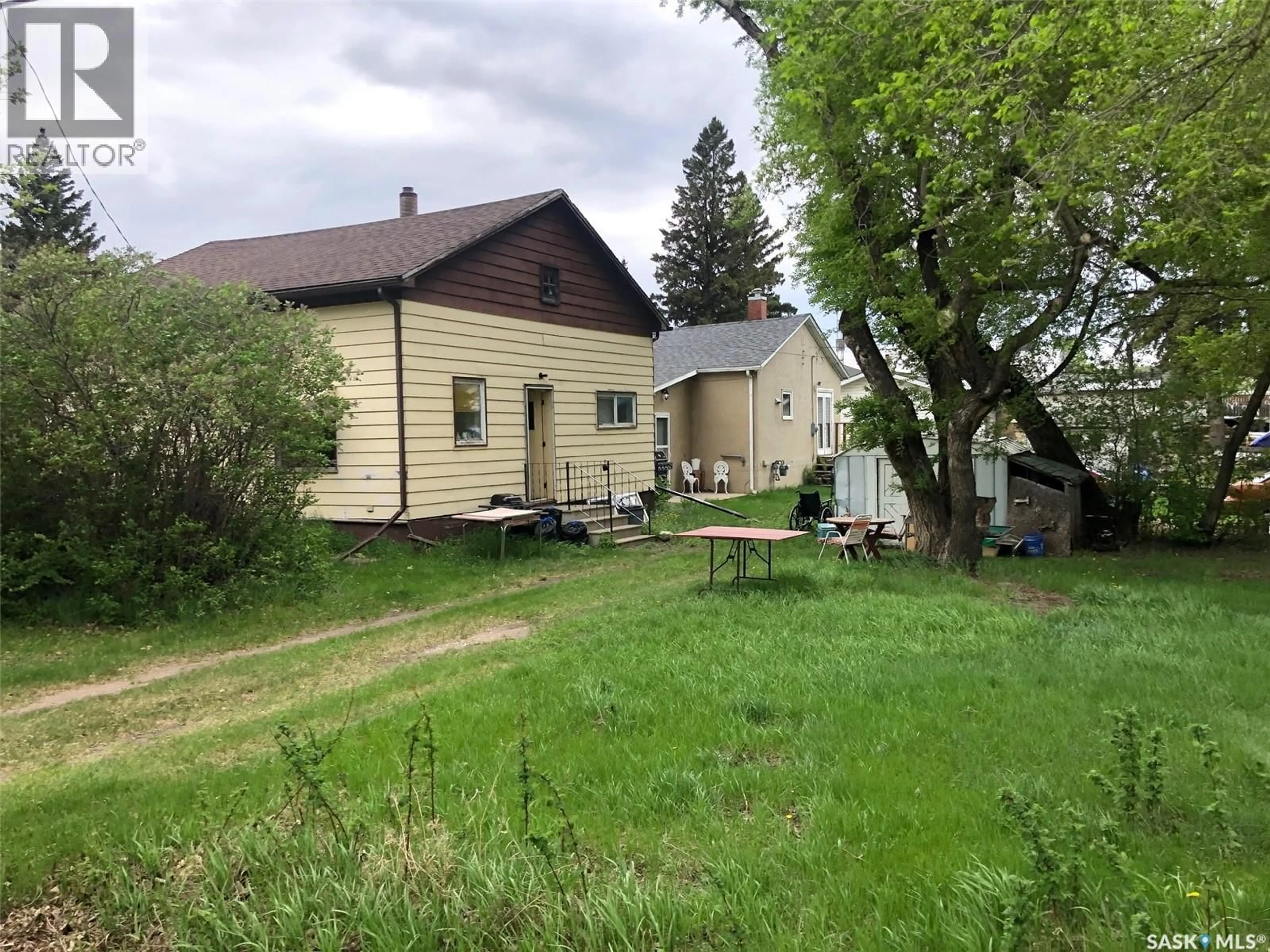 A pic from outside/outdoor area/front of a property/back of a property/a pic from drone, street for 300 DURHAM STREET, Sturgis Saskatchewan S0A4A0