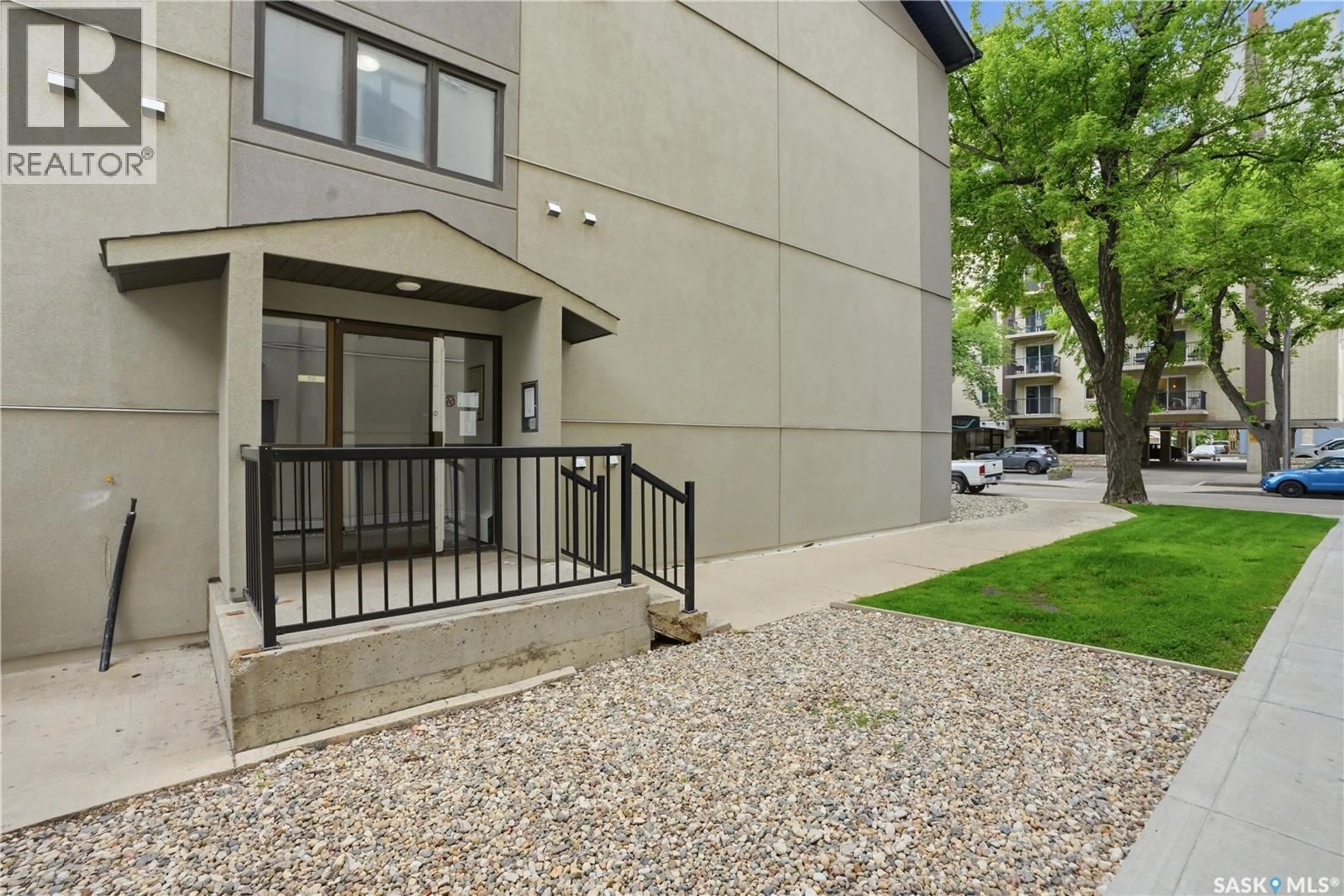 Patio, street for 403 536 4TH AVENUE AVENUE, Saskatoon Saskatchewan S7K2M5