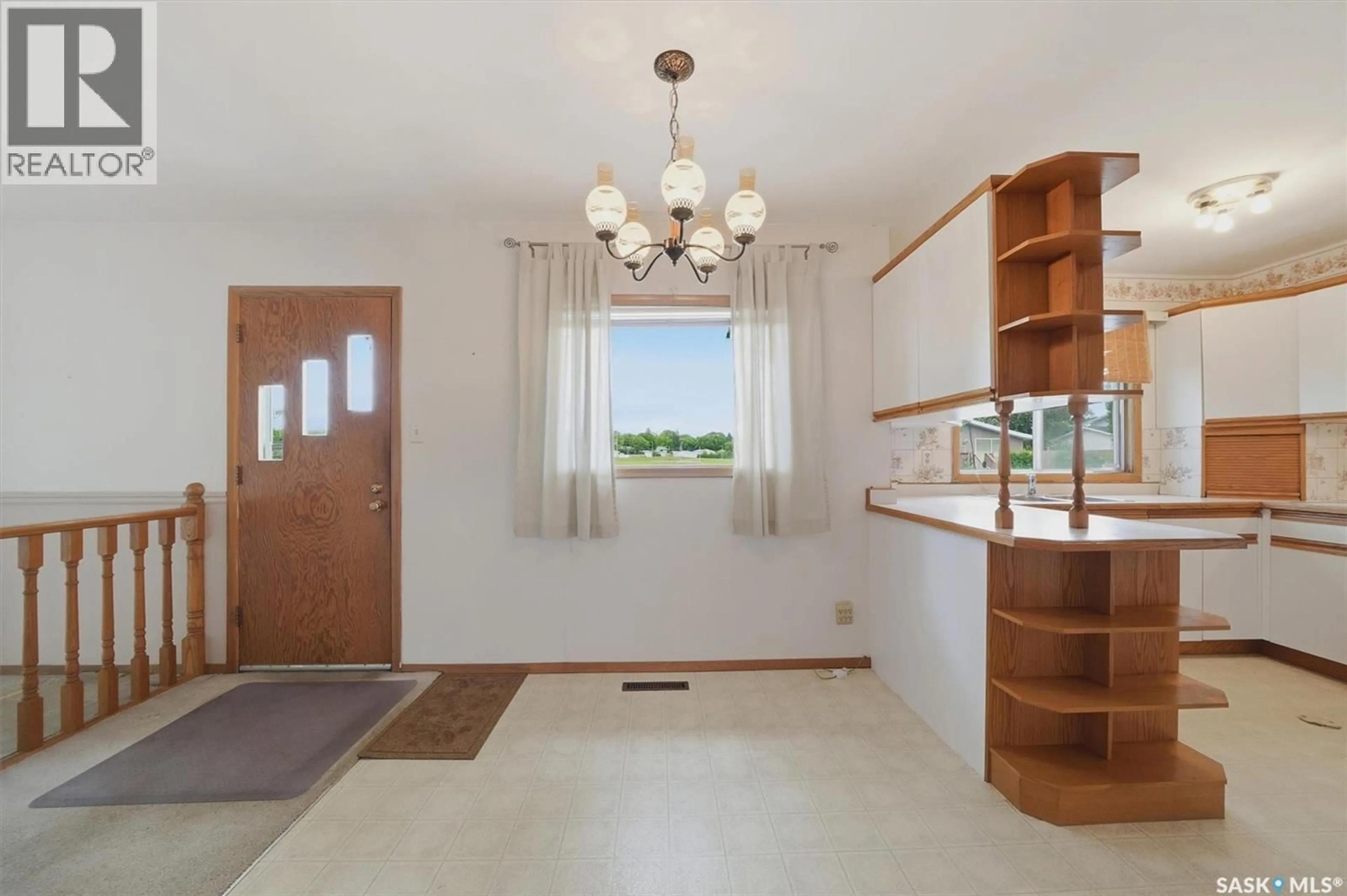 Indoor entryway for 99 HOWELL AVENUE, Saskatoon Saskatchewan S7L3S9
