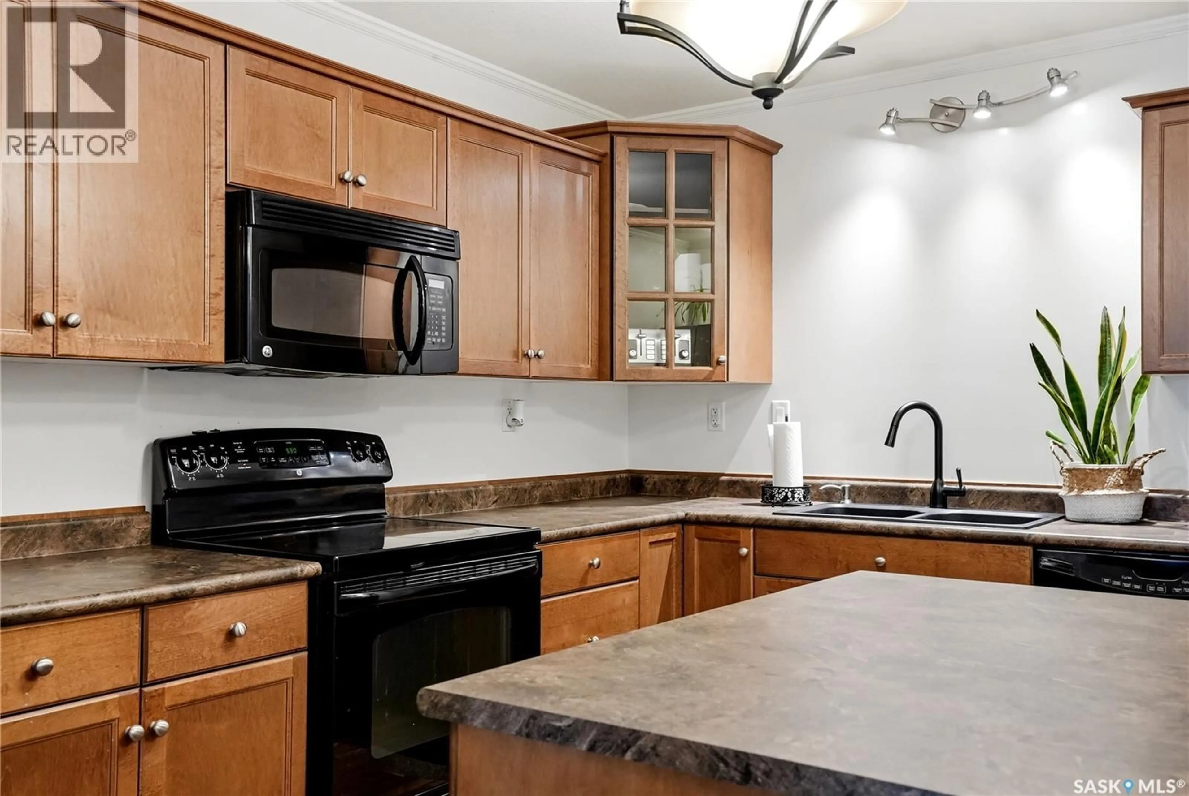 Standard kitchen, ceramic/tile floor for 703 715 HART ROAD, Saskatoon Saskatchewan S7M3Y8
