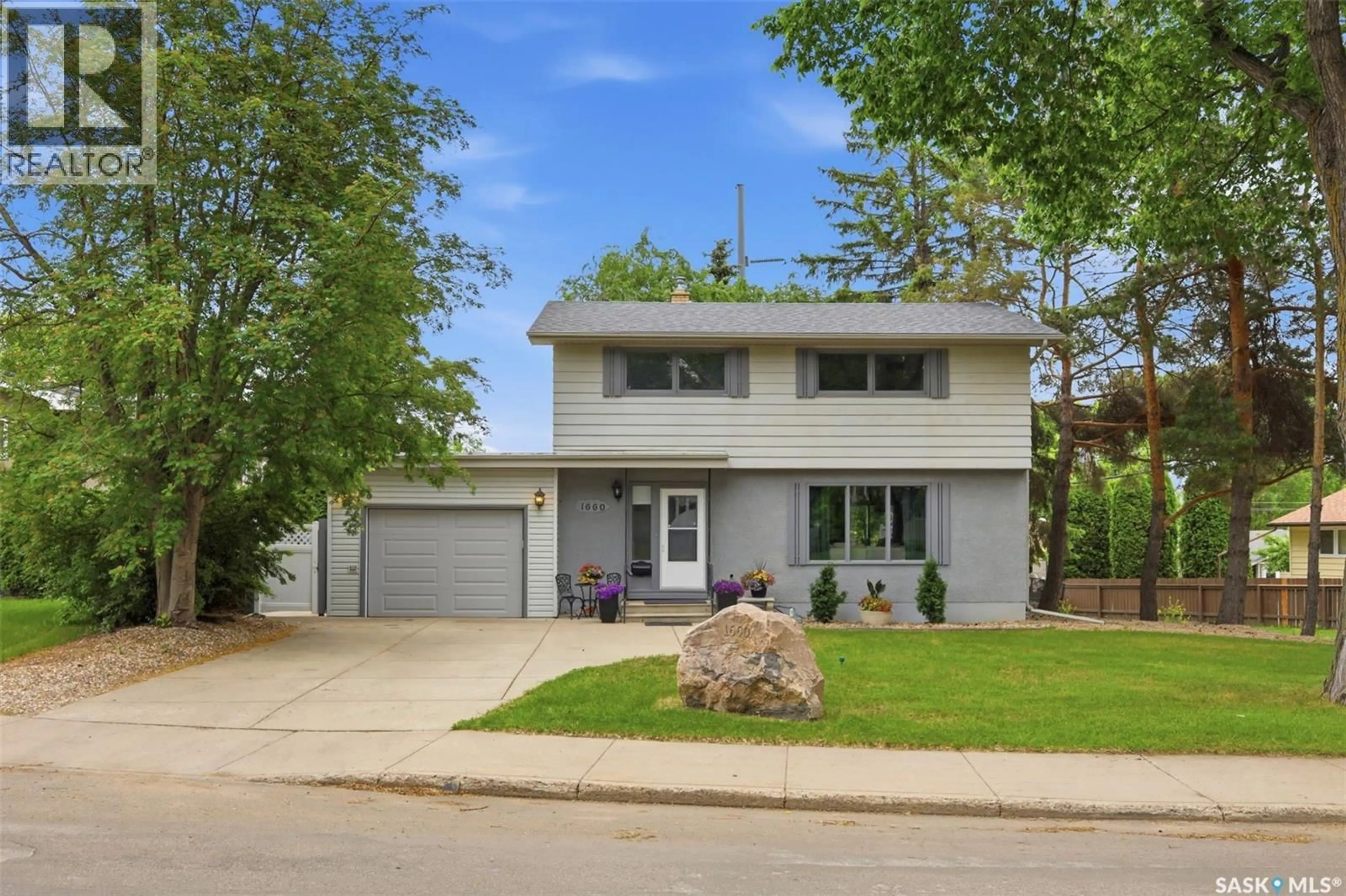 Home with vinyl exterior material, street for 1660 ALEXANDRA AVENUE, Saskatoon Saskatchewan S7K3C3