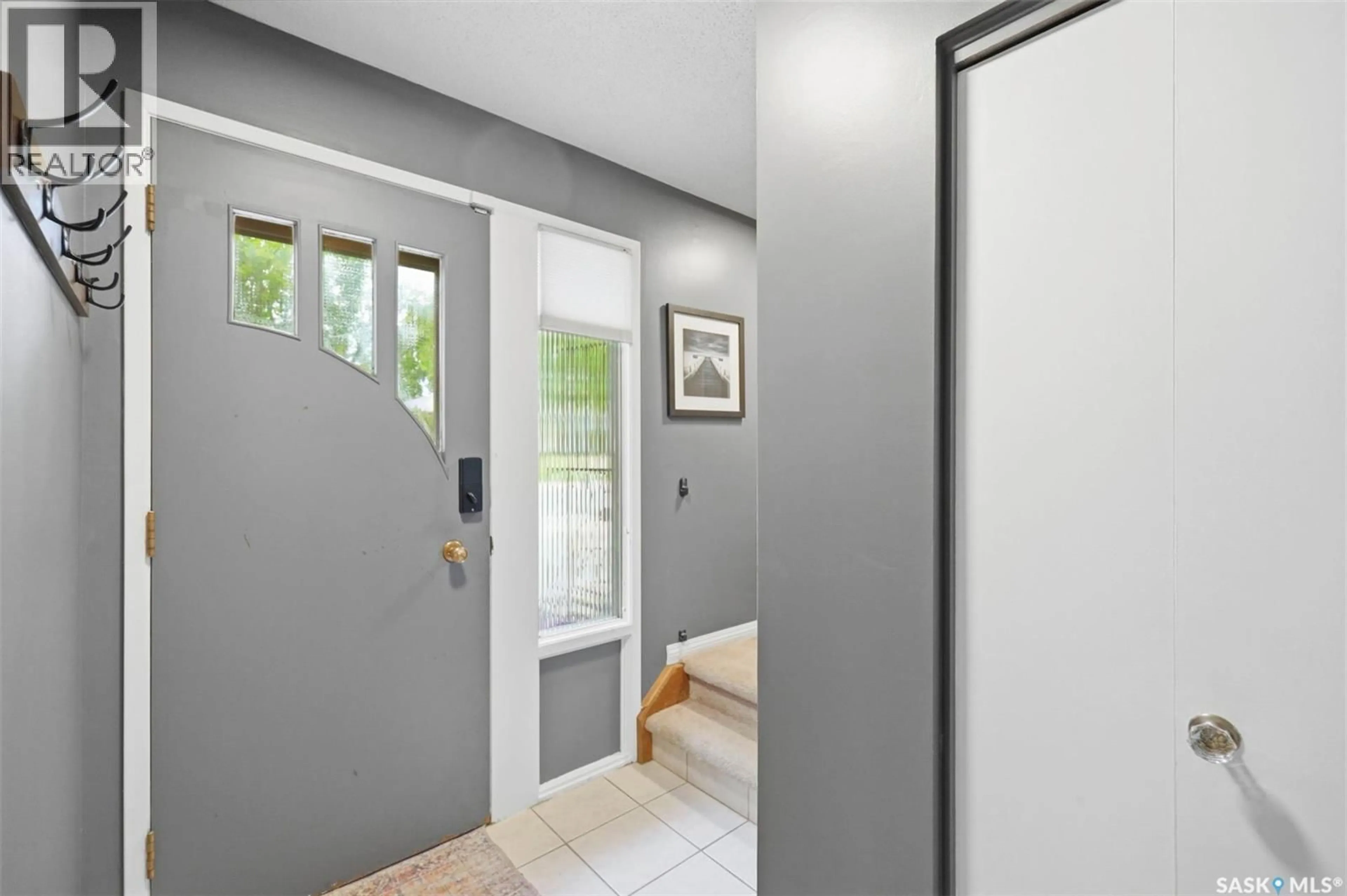 Indoor entryway for 1660 ALEXANDRA AVENUE, Saskatoon Saskatchewan S7K3C3