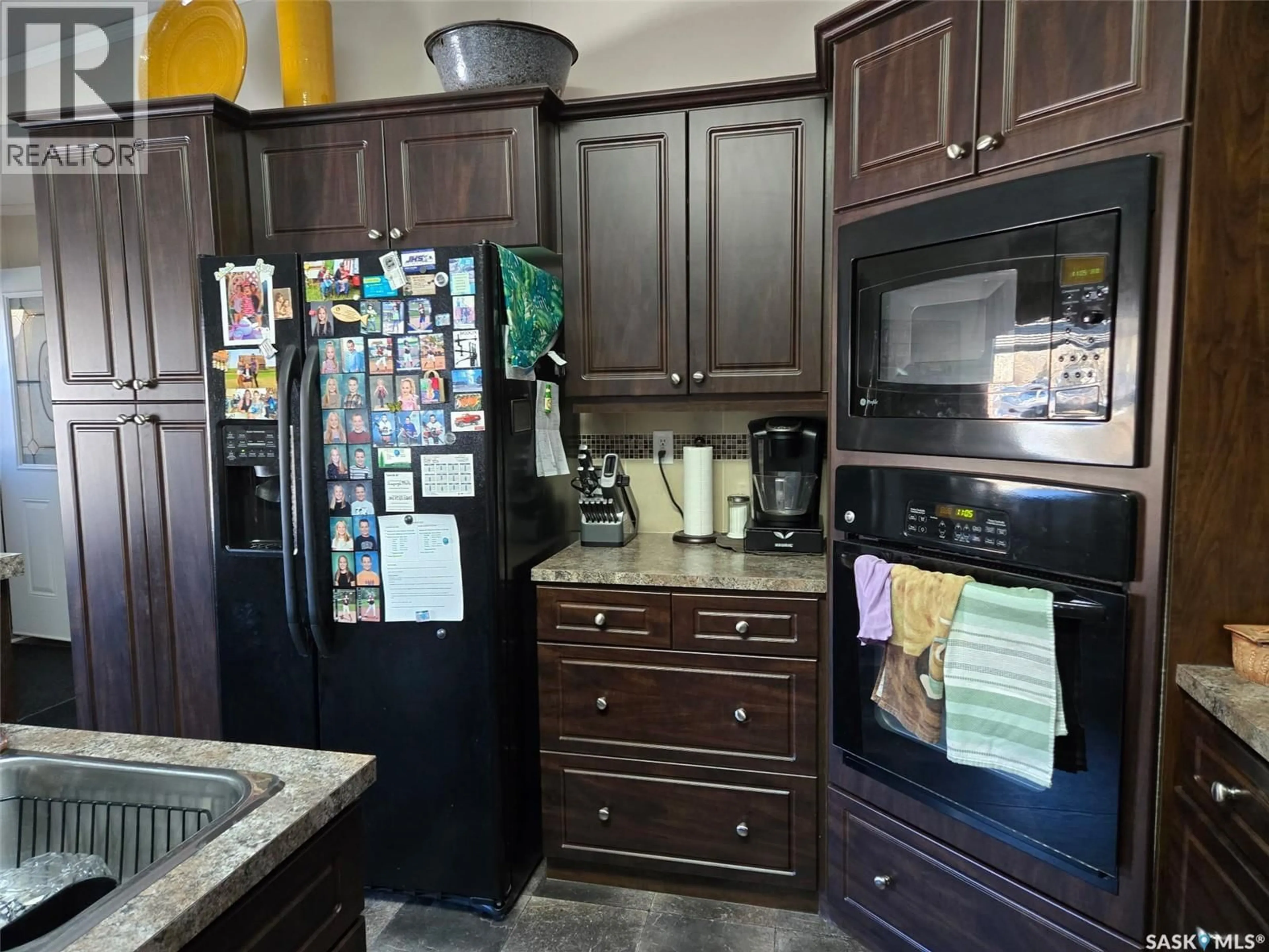 Standard kitchen, unknown for 29 SUNRISE ESTATES, Assiniboia Saskatchewan S0H0B0