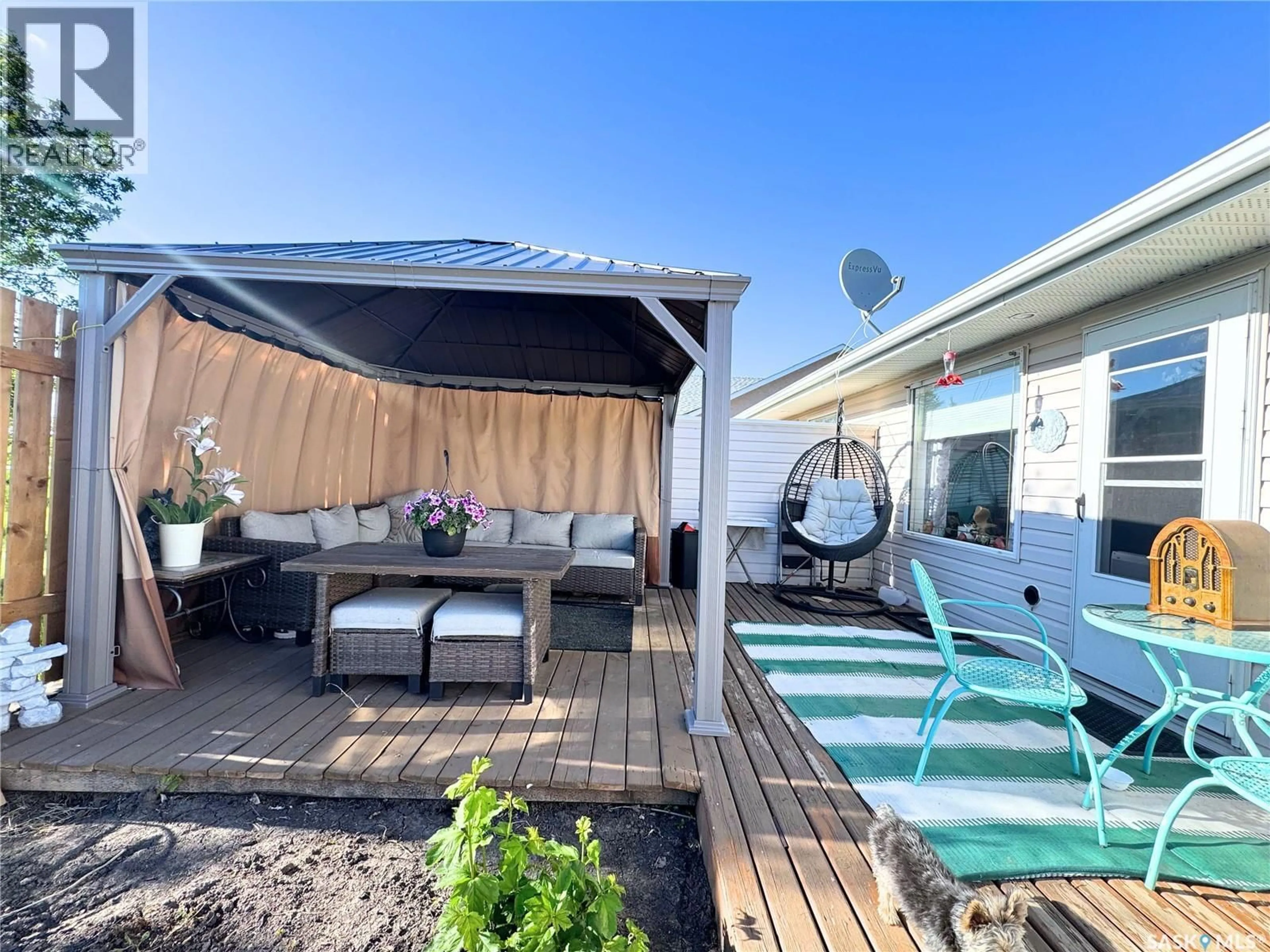 Patio, street for 30 - 103 RUSSELL DRIVE, Yorkton Saskatchewan S3N4C6