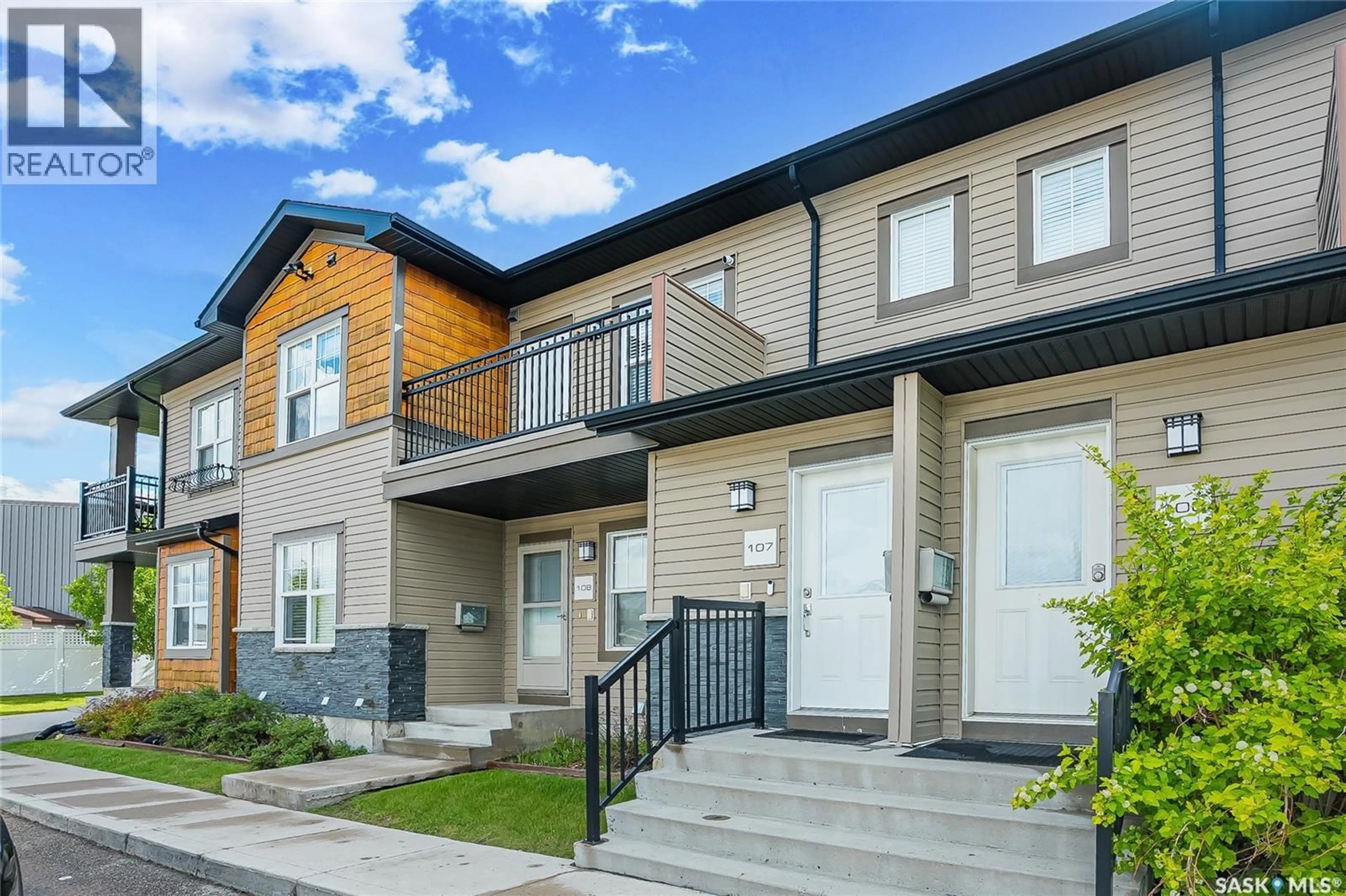 Home with vinyl exterior material, street for 107 - 1120 HAMPTON CIRCLE, Saskatoon Saskatchewan S7R0L9