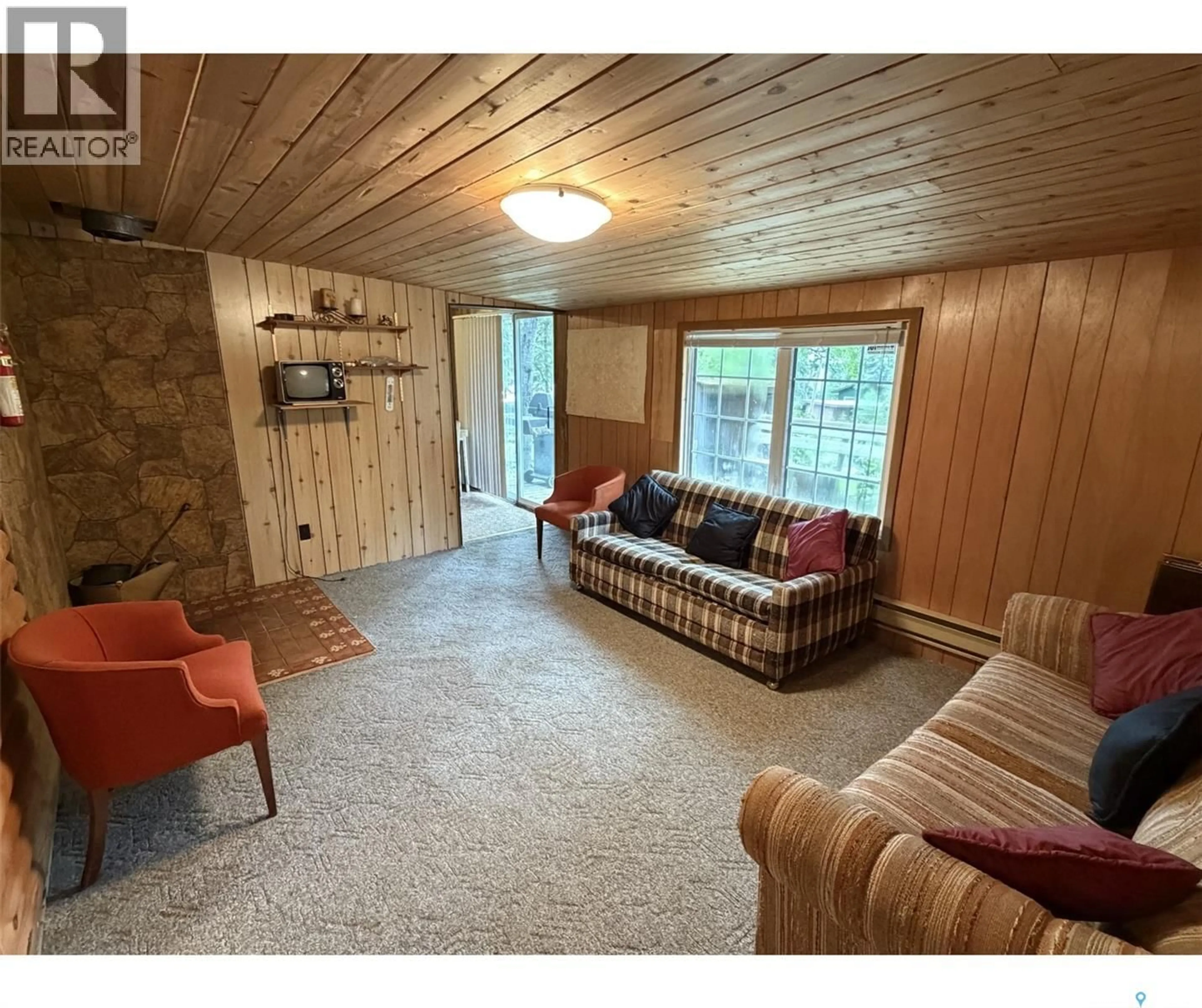 Living room with furniture, unknown for 1505 WILLOW STREET, Northern Admin District Saskatchewan S0J1L0