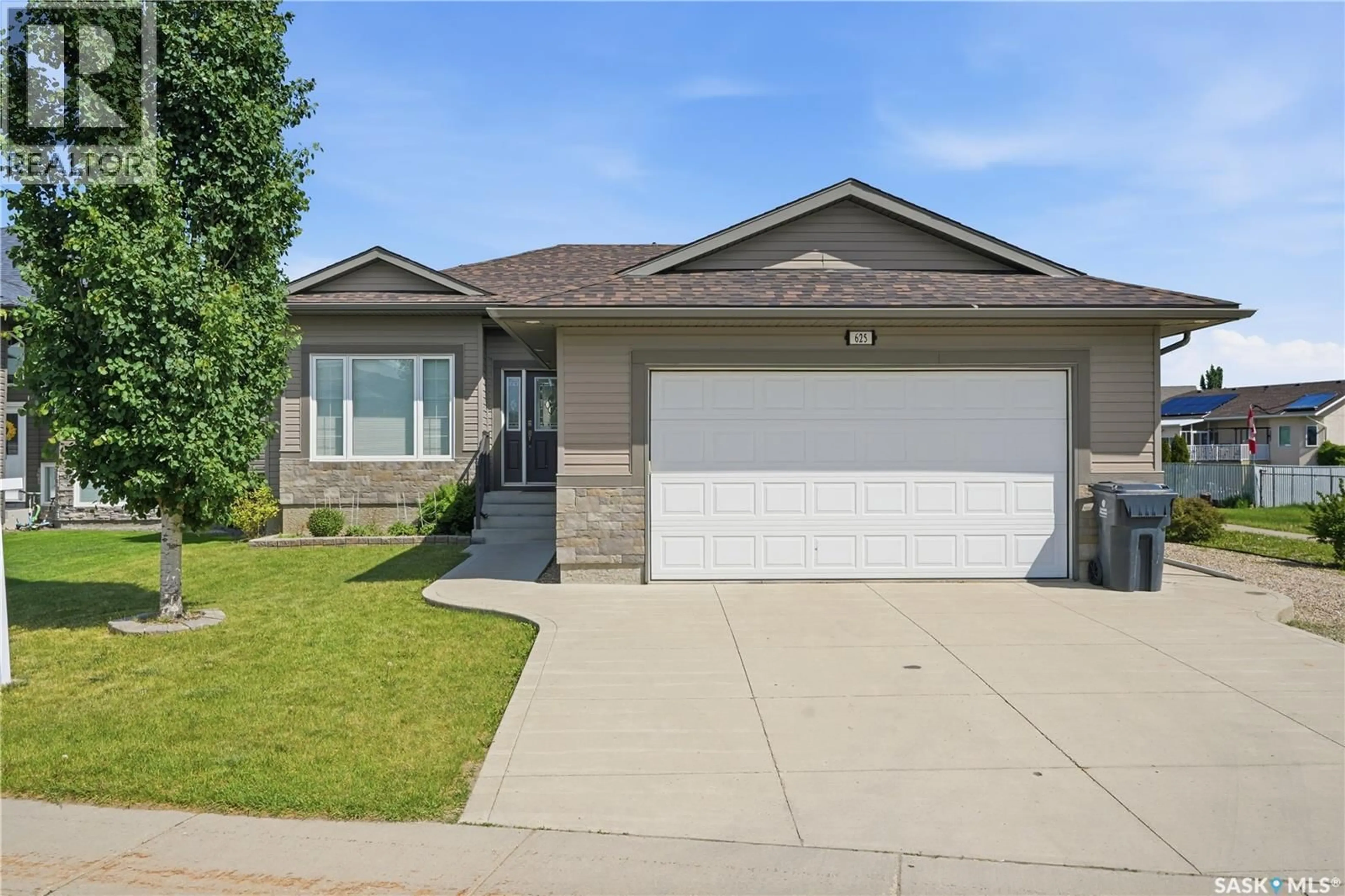 Home with vinyl exterior material, street for 625 REIMER ROAD, Martensville Saskatchewan S0K0A2