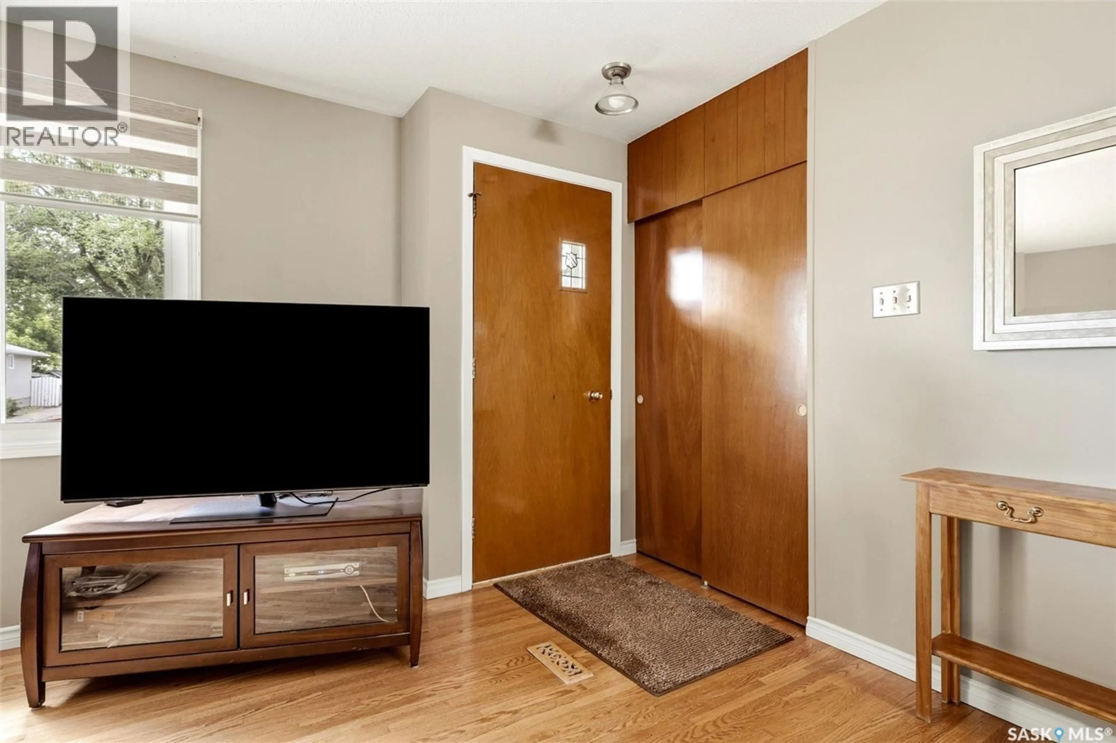 Indoor entryway for 419 GARNET STREET, Regina Saskatchewan S4R3T2