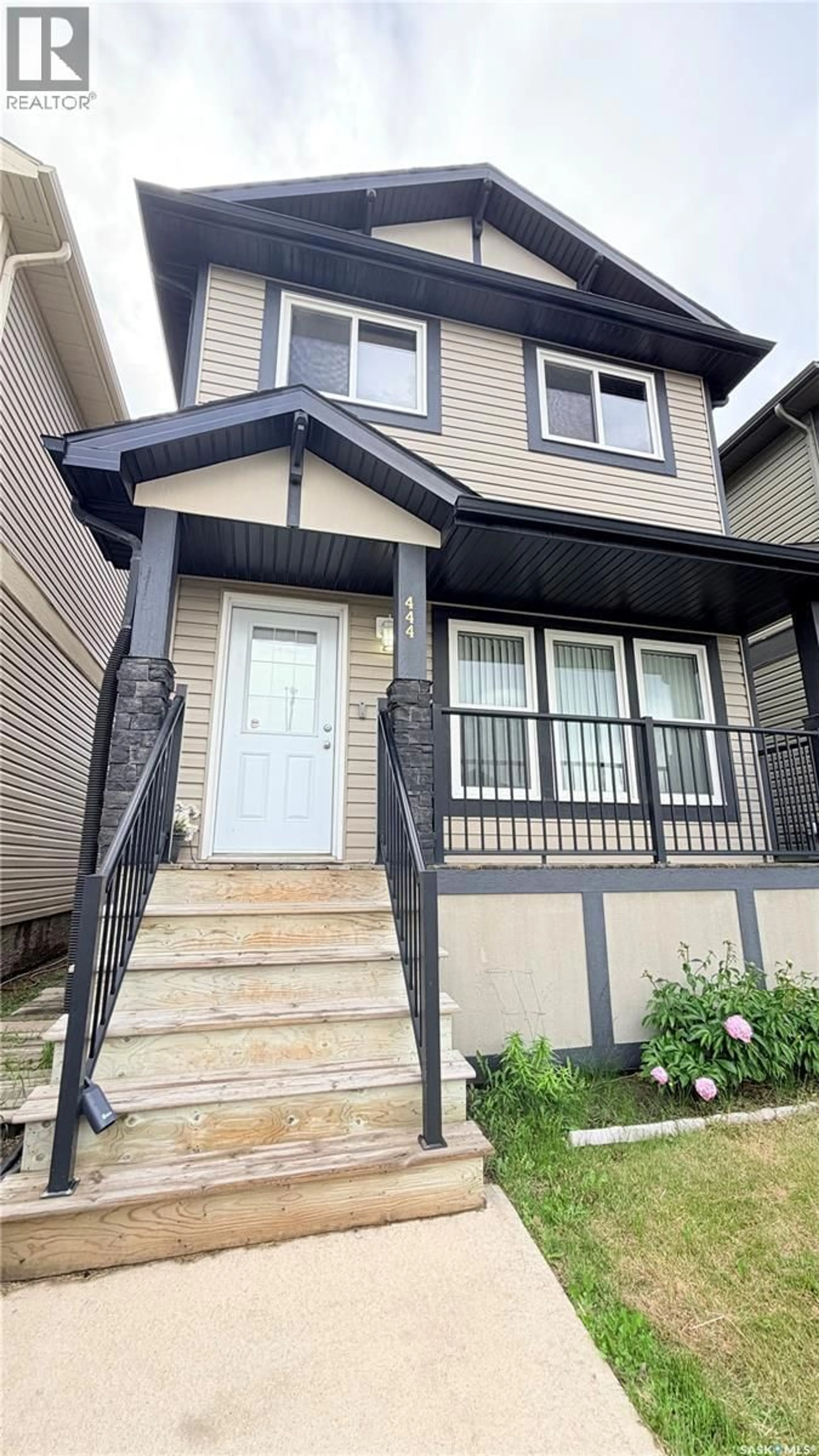 Home with vinyl exterior material, street for 444 COAD MANOR, Saskatoon Saskatchewan S7R0K2