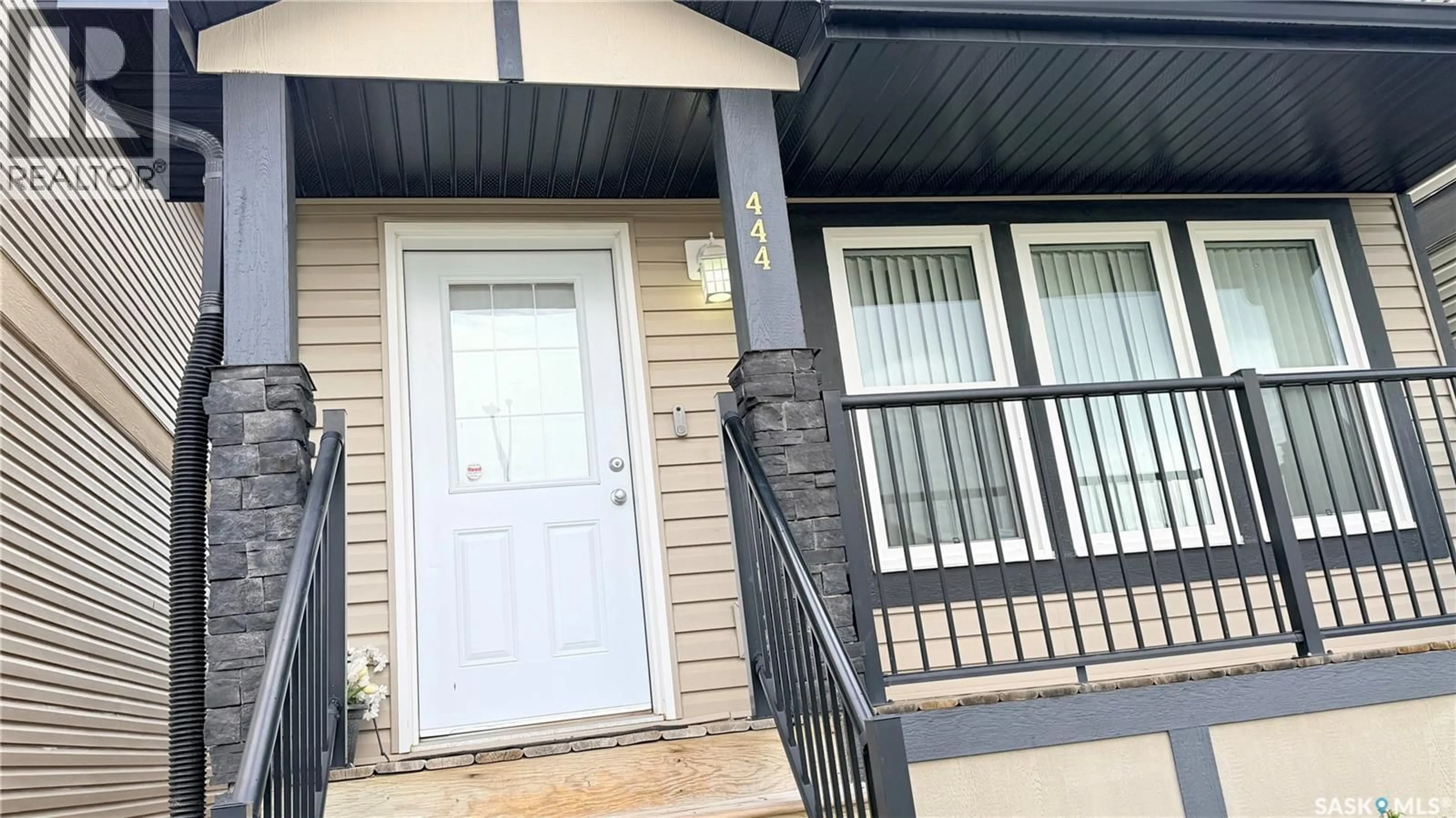 Home with vinyl exterior material, street for 444 COAD MANOR, Saskatoon Saskatchewan S7R0K2