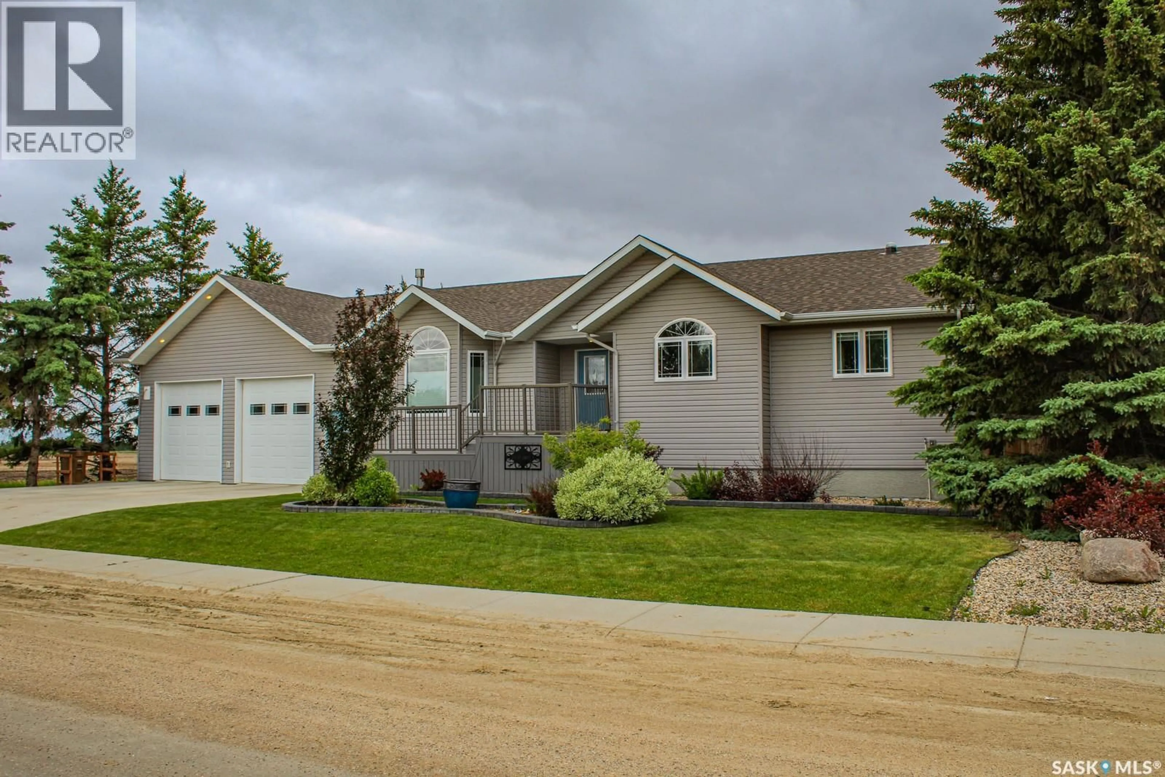 Home with vinyl exterior material, street for 118 BABINGTON AVENUE, Melfort Saskatchewan S0E1A0