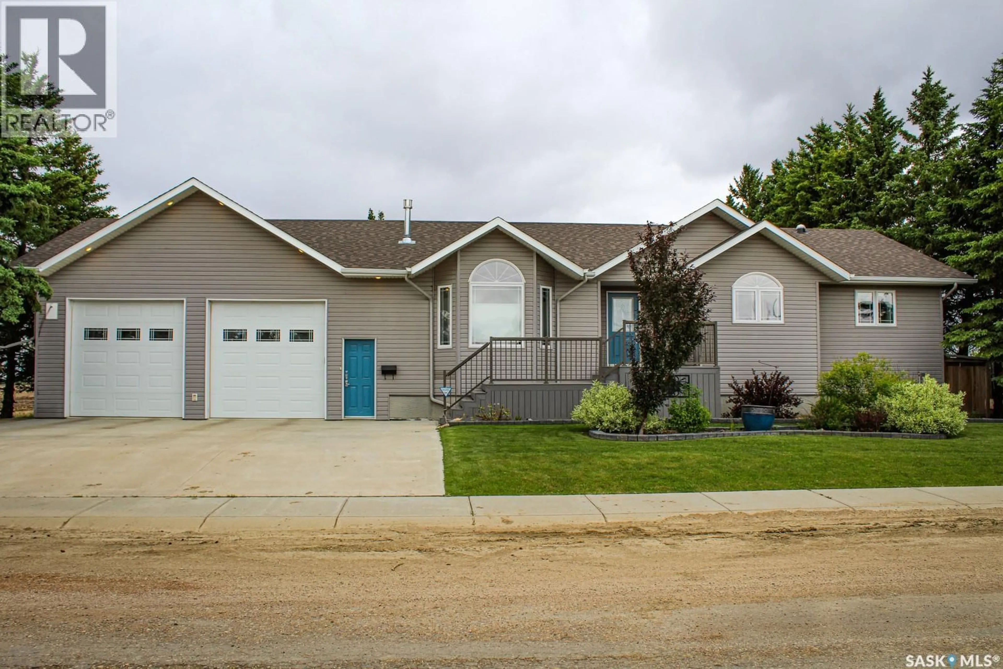 Home with vinyl exterior material, street for 118 BABINGTON AVENUE, Melfort Saskatchewan S0E1A0