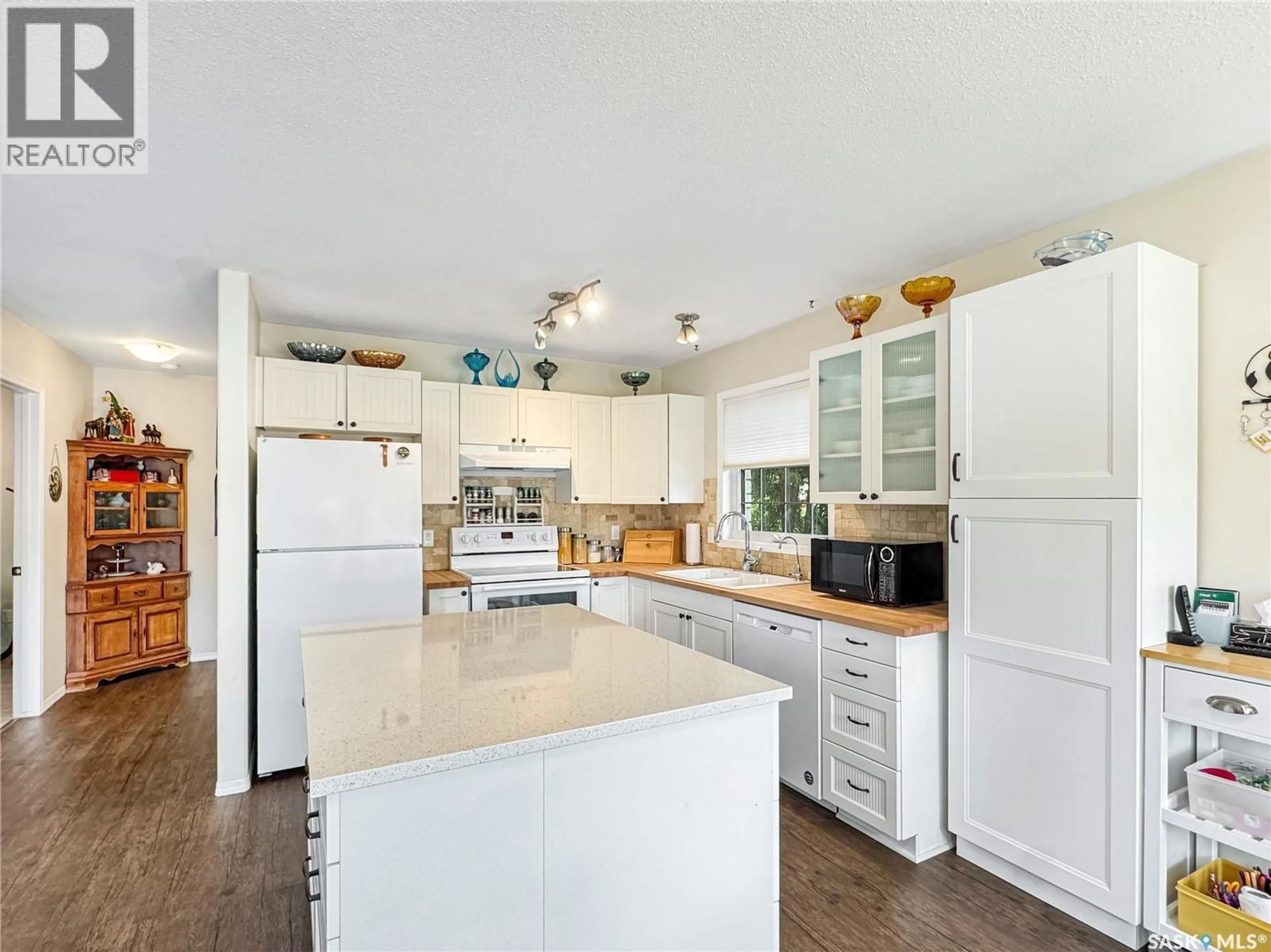 Open concept kitchen, unknown for 1091 110TH STREET, North Battleford Saskatchewan S9A2H3