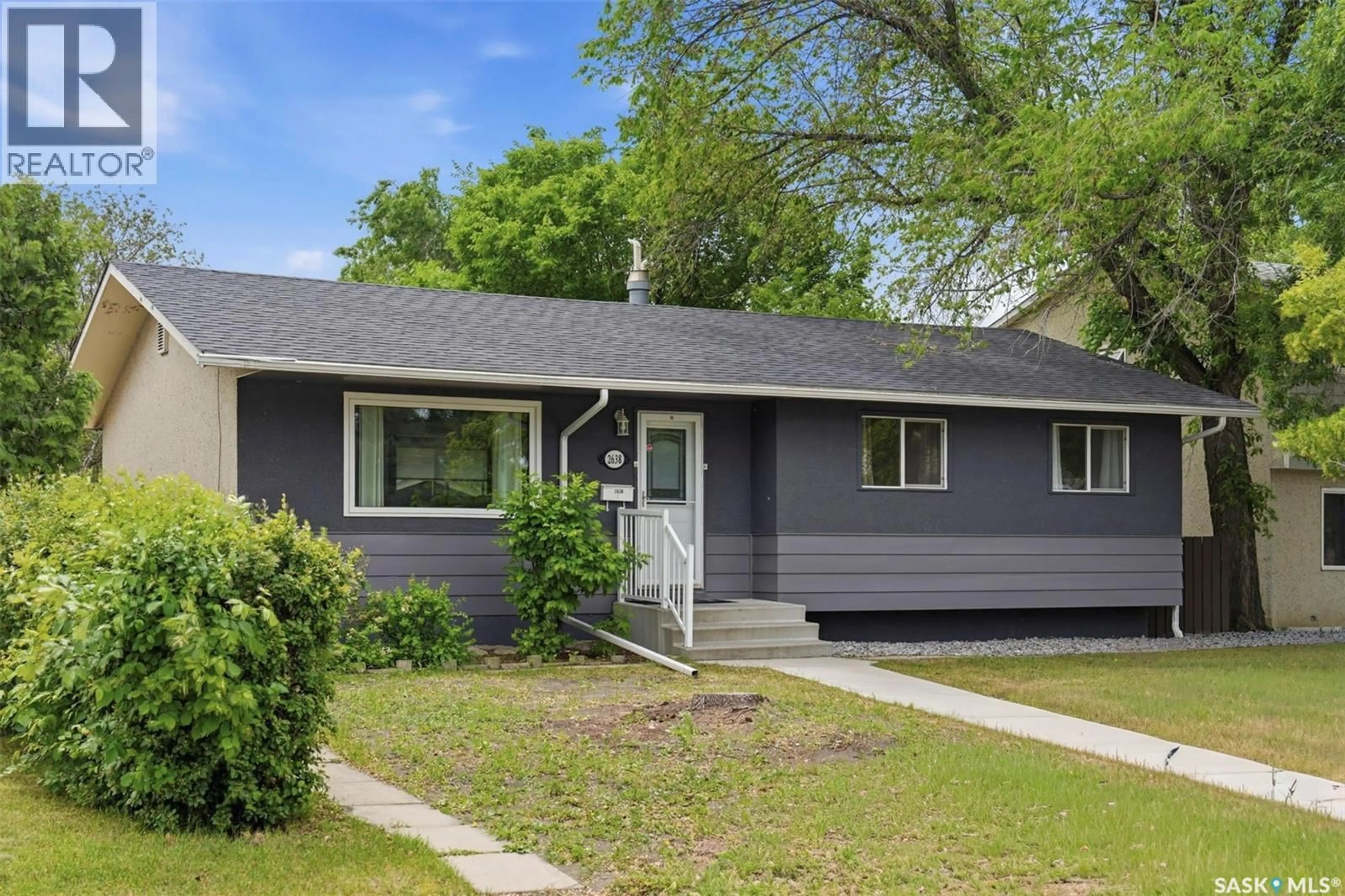 Home with vinyl exterior material, street for 2638 EASTVIEW, Saskatoon Saskatchewan S7J3G8