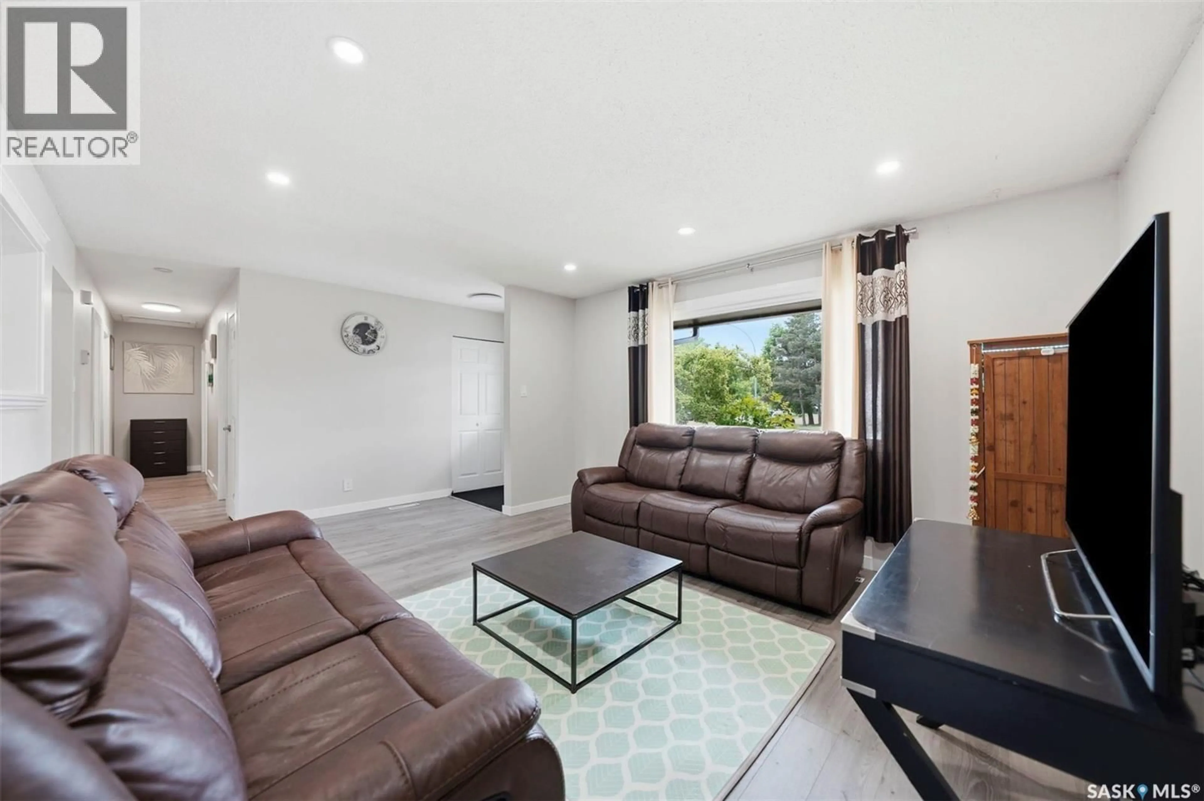 Living room with furniture, unknown for 2638 EASTVIEW, Saskatoon Saskatchewan S7J3G8