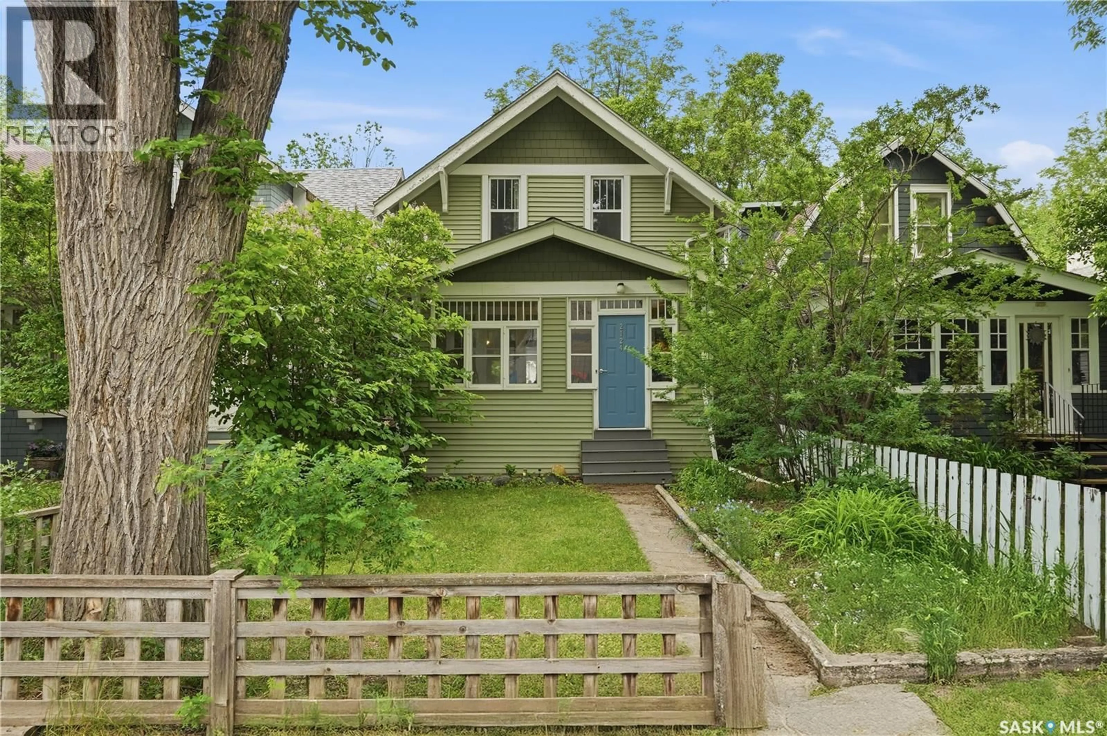 Home with vinyl exterior material, street for 2124 ARGYLE STREET, Regina Saskatchewan S4T3S9