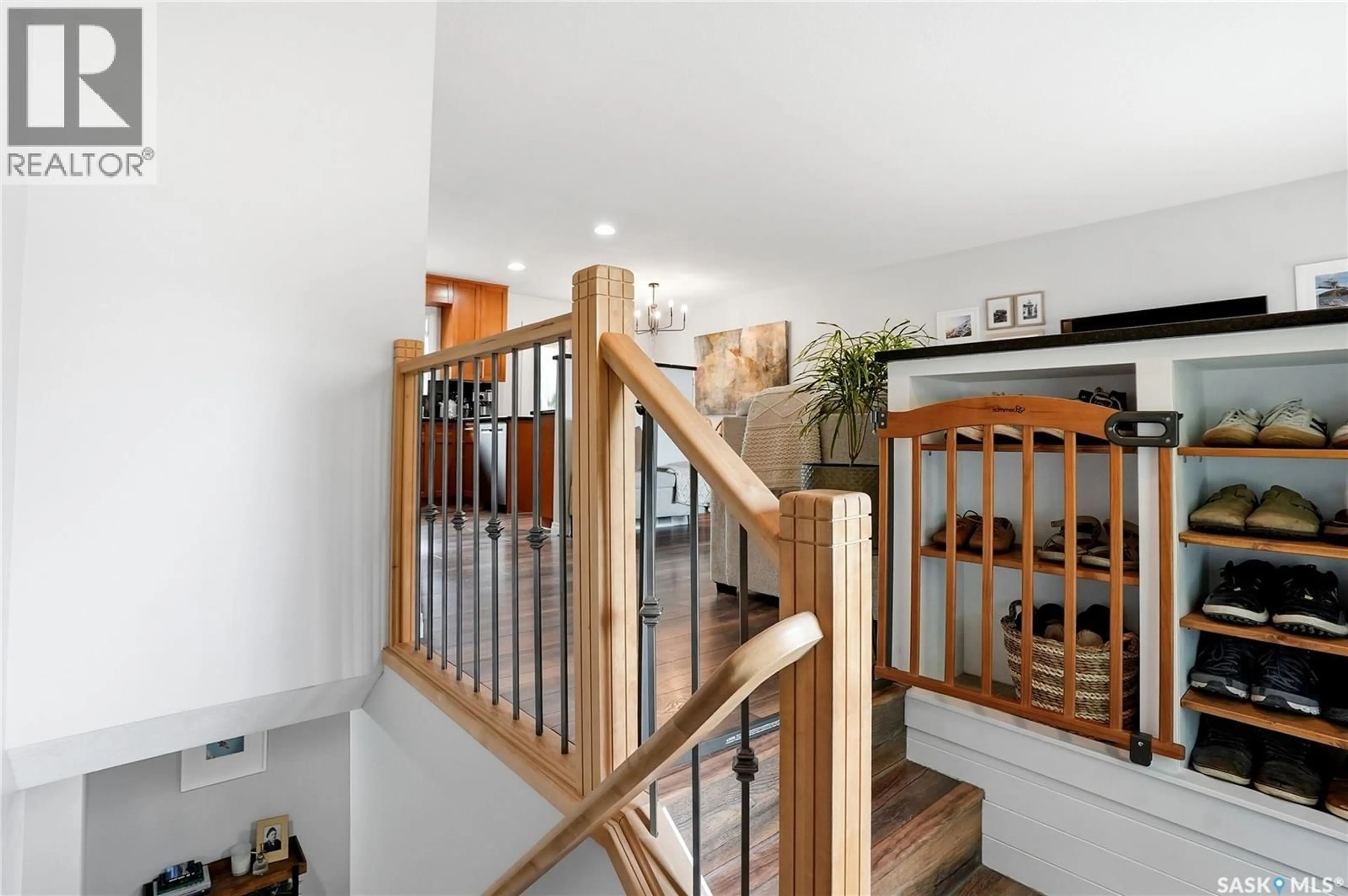 Indoor foyer for 559 NORDSTRUM ROAD, Saskatoon Saskatchewan S7K7X6