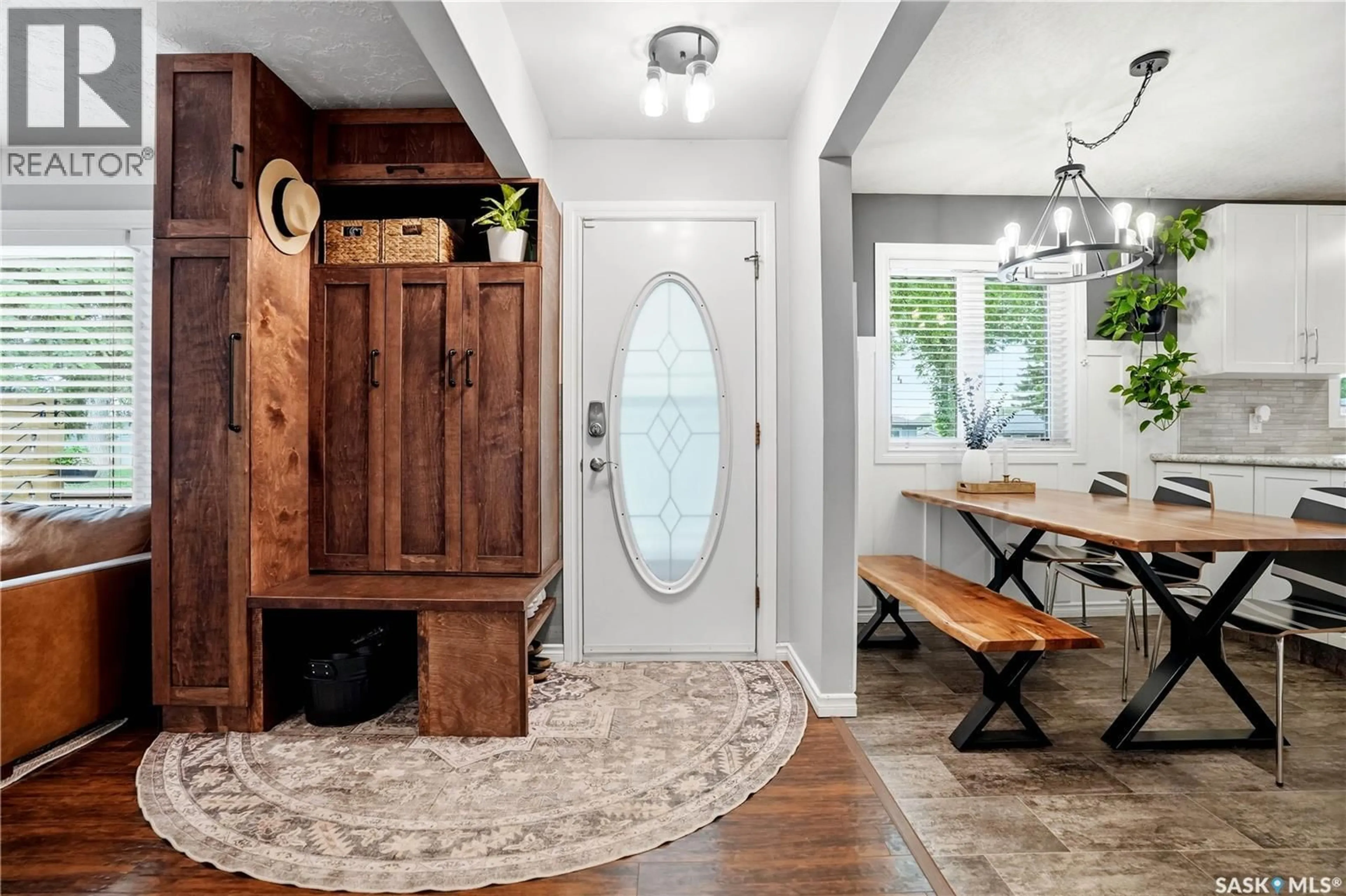 Indoor entryway for 38 ELLISON CRESCENT, Regina Saskatchewan S4R4V5