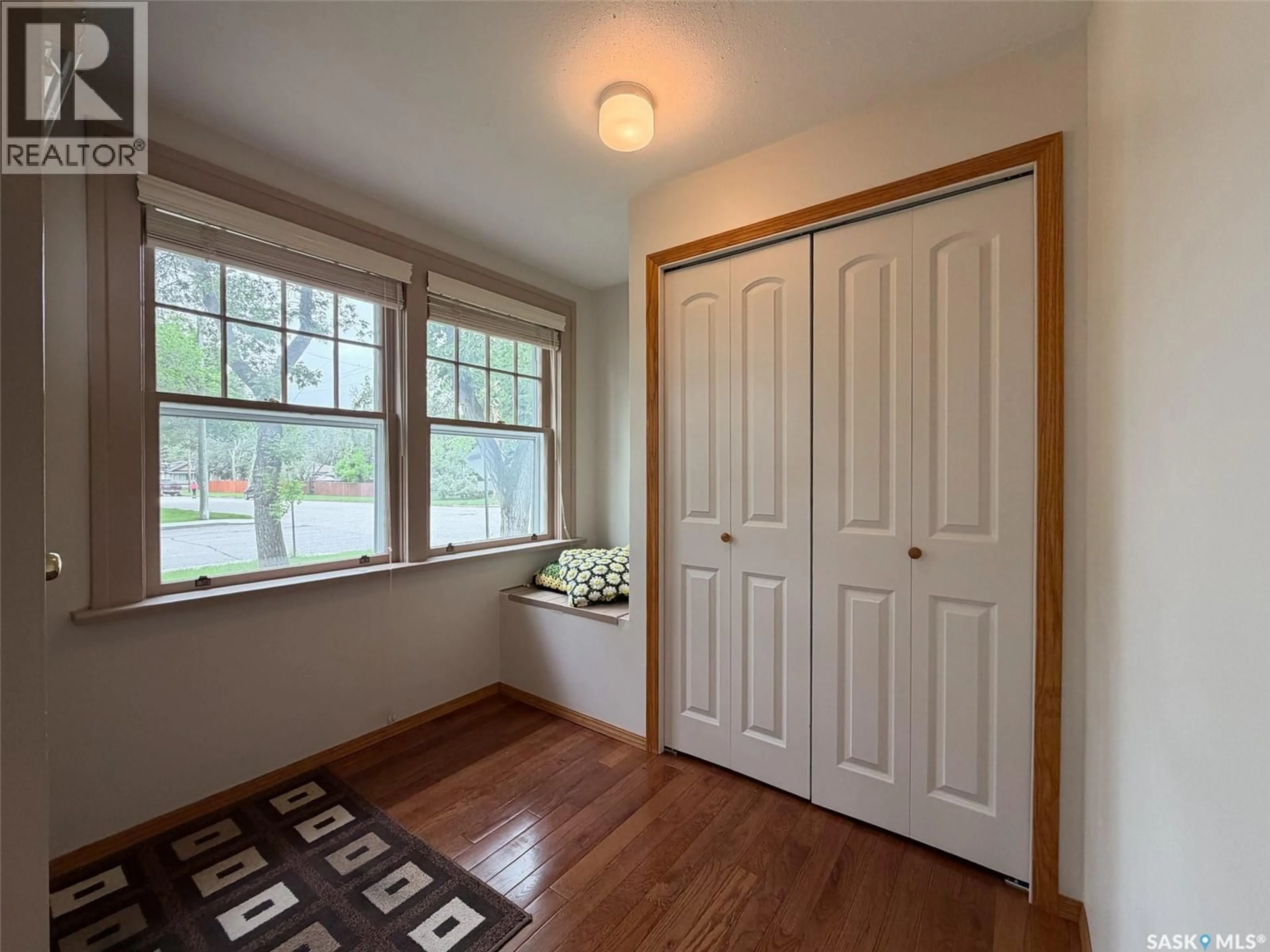 Indoor entryway for 692 2ND STREET, Shaunavon Saskatchewan S0N2M0