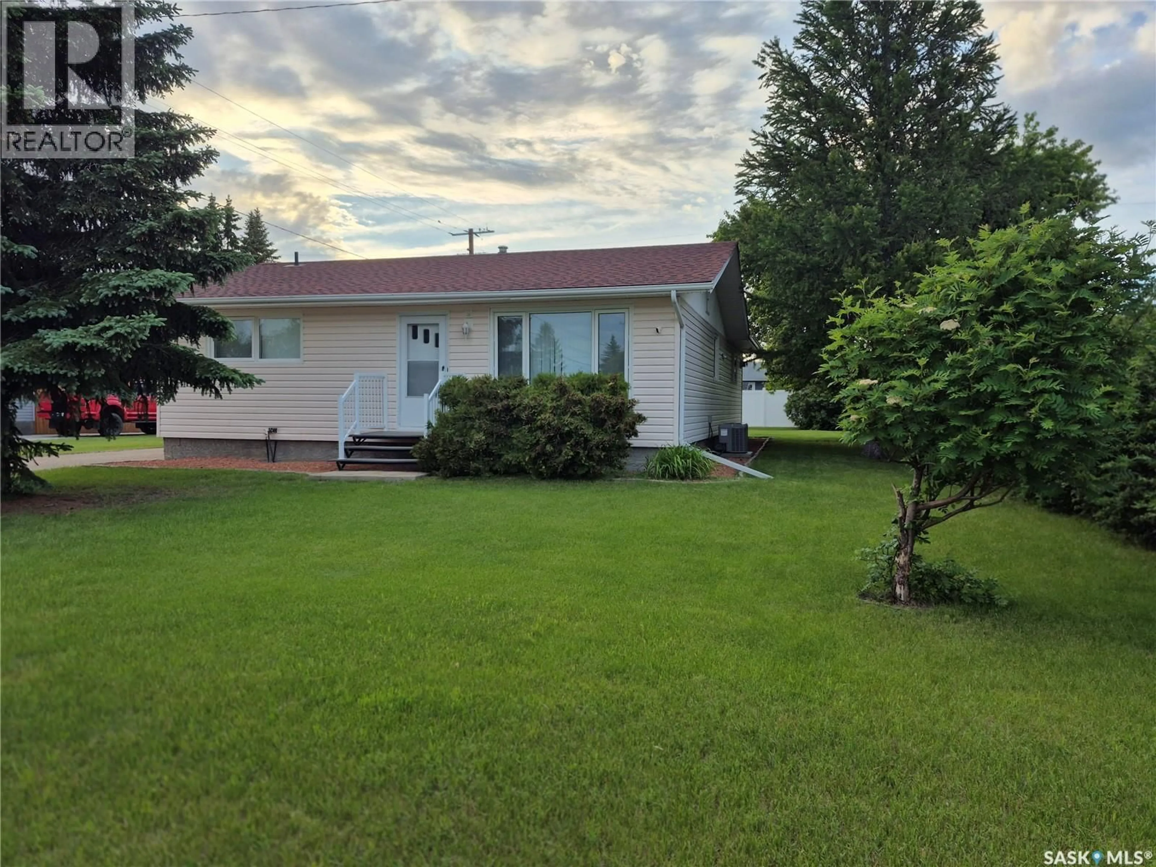 A pic from outside/outdoor area/front of a property/back of a property/a pic from drone, street for 108 DOWNEY STREET, Strasbourg Saskatchewan S0G4V0