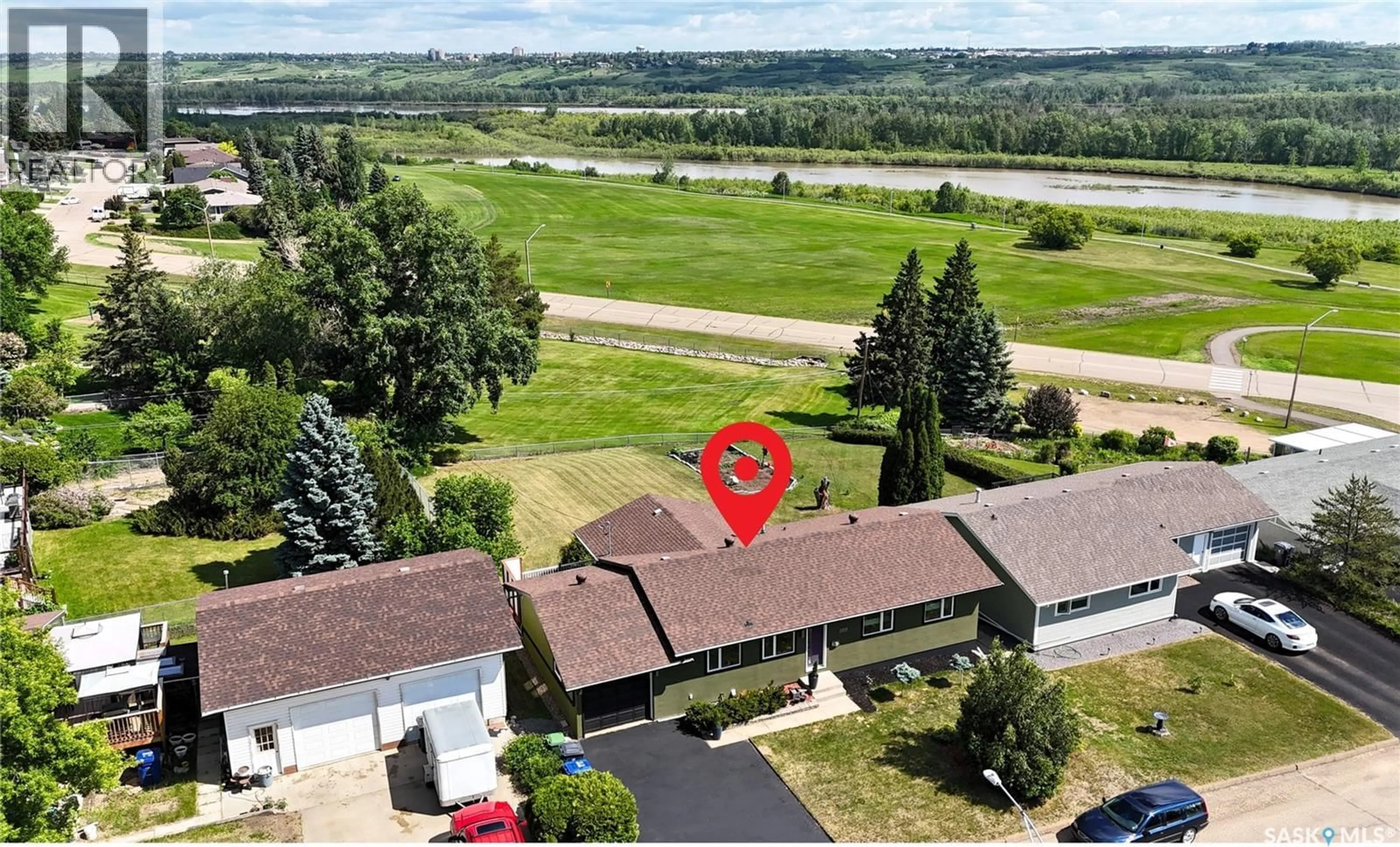 A pic from outside/outdoor area/front of a property/back of a property/a pic from drone, unknown for 222 33RD STREET, Battleford Saskatchewan S0M0E0