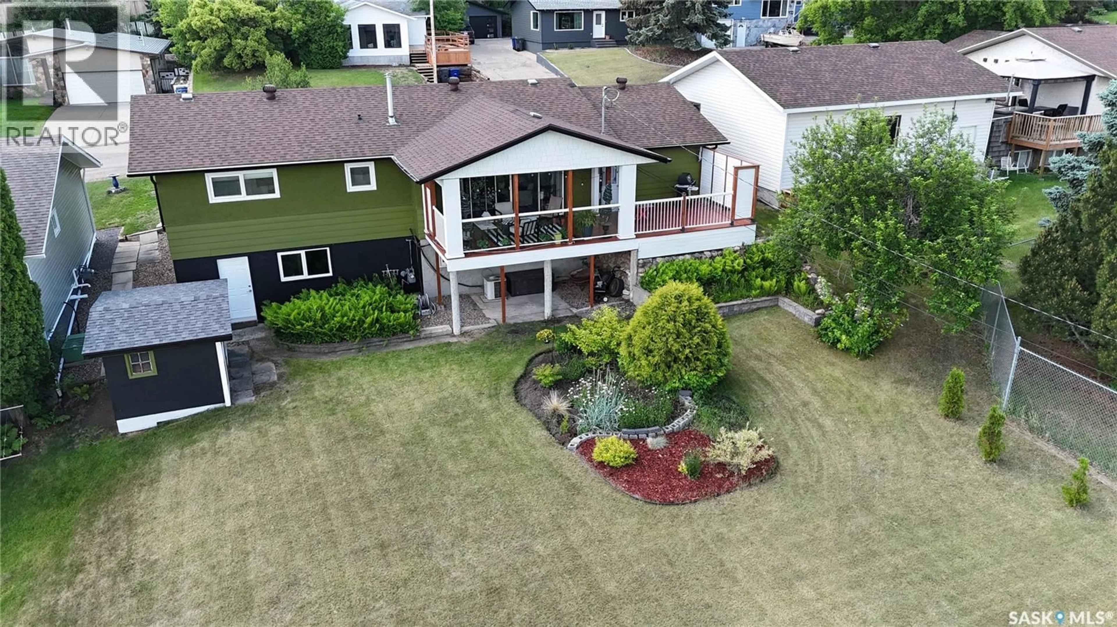 A pic from outside/outdoor area/front of a property/back of a property/a pic from drone, street for 222 33RD STREET, Battleford Saskatchewan S0M0E0